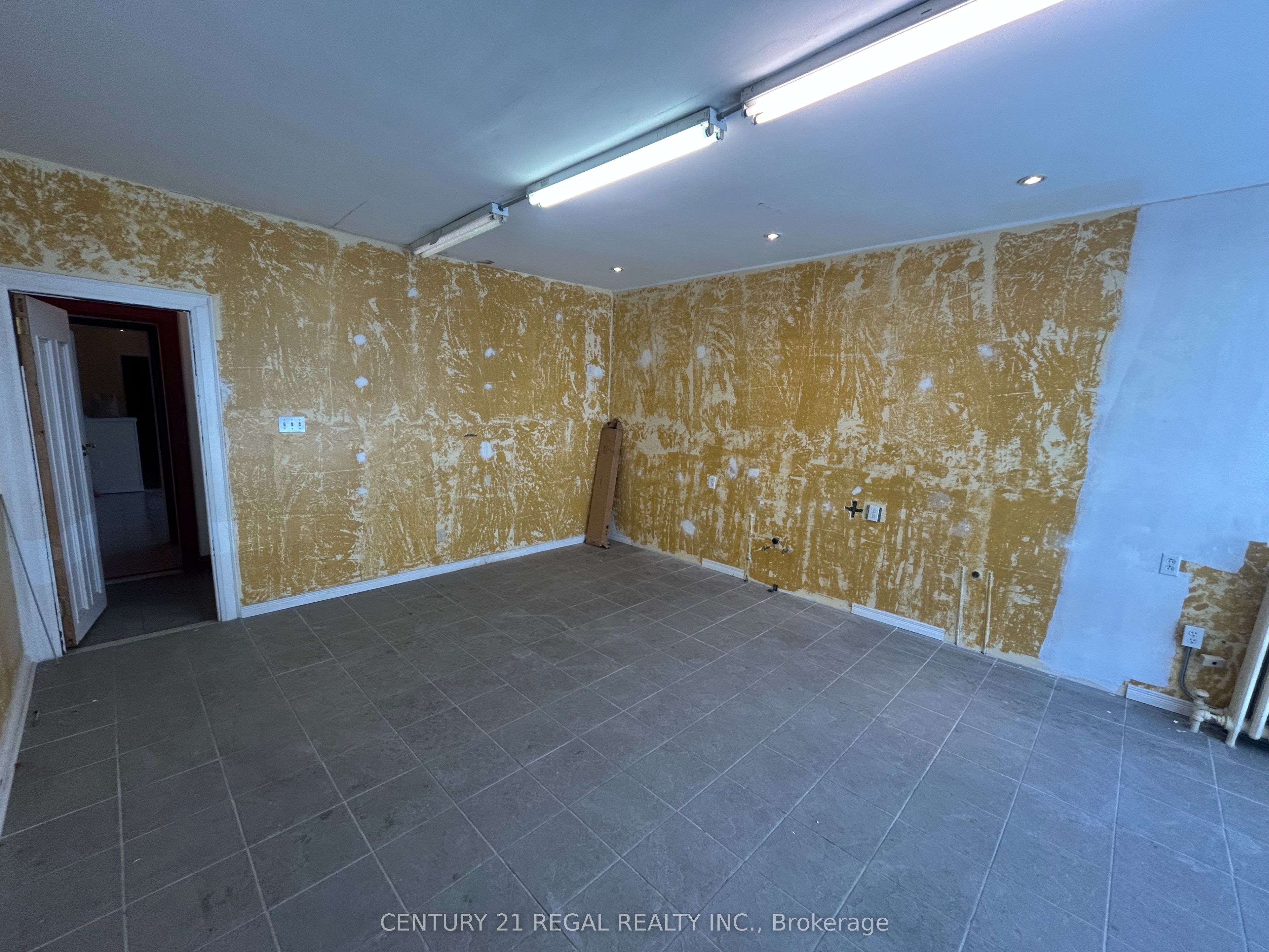 577 Vaughan Road Property Photo 3