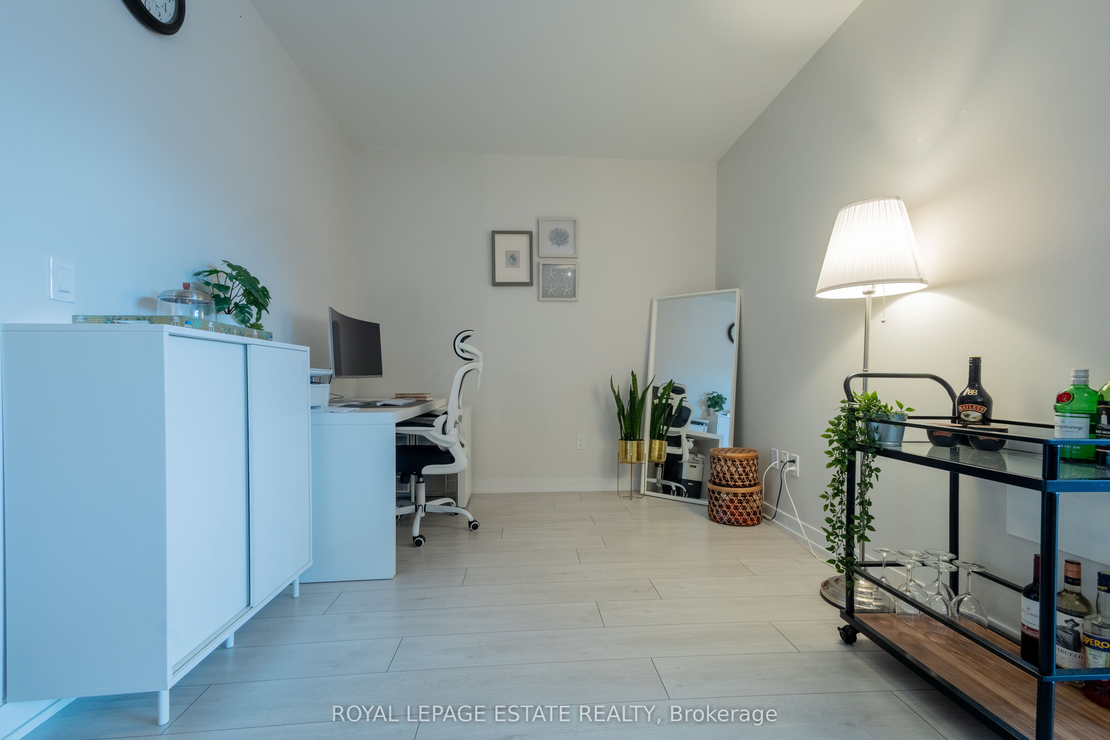 31 Tippett Road 657 Property Photo 9