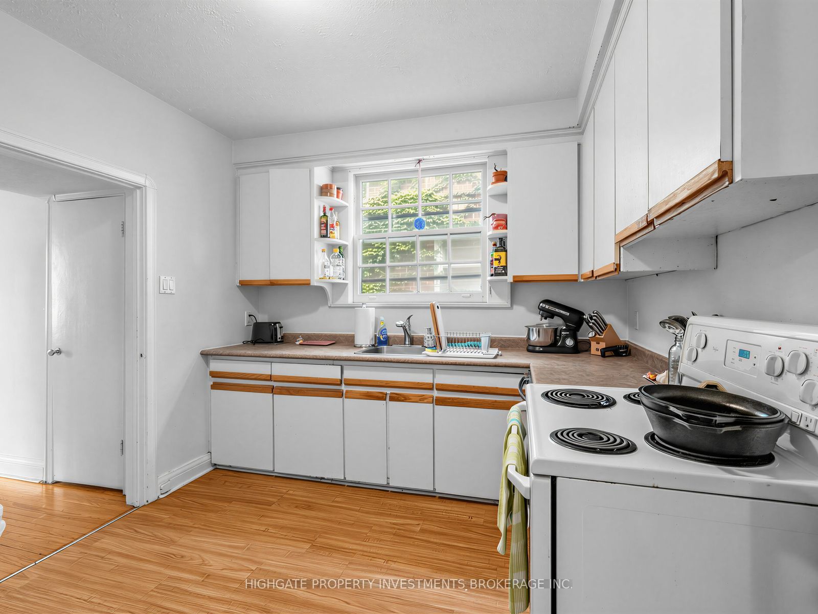 981 Avenue Road Property Photo 10