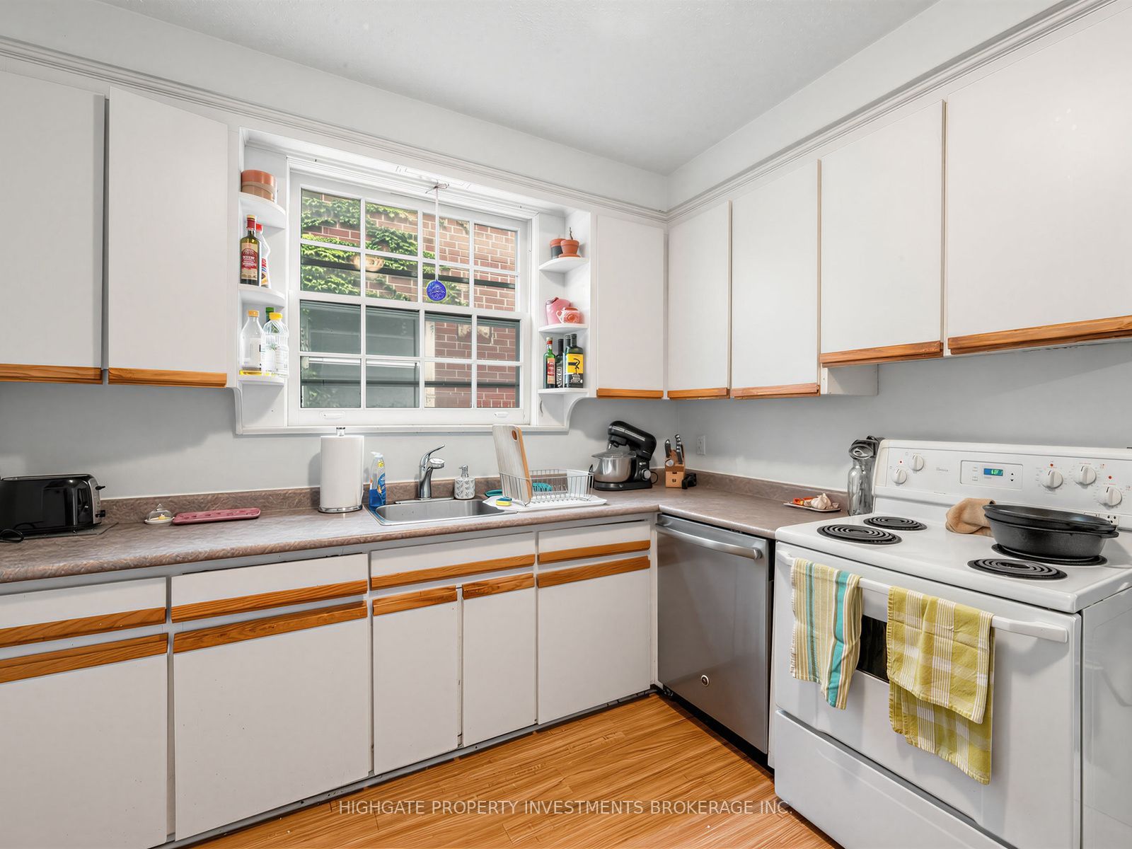 981 Avenue Road Property Photo 12