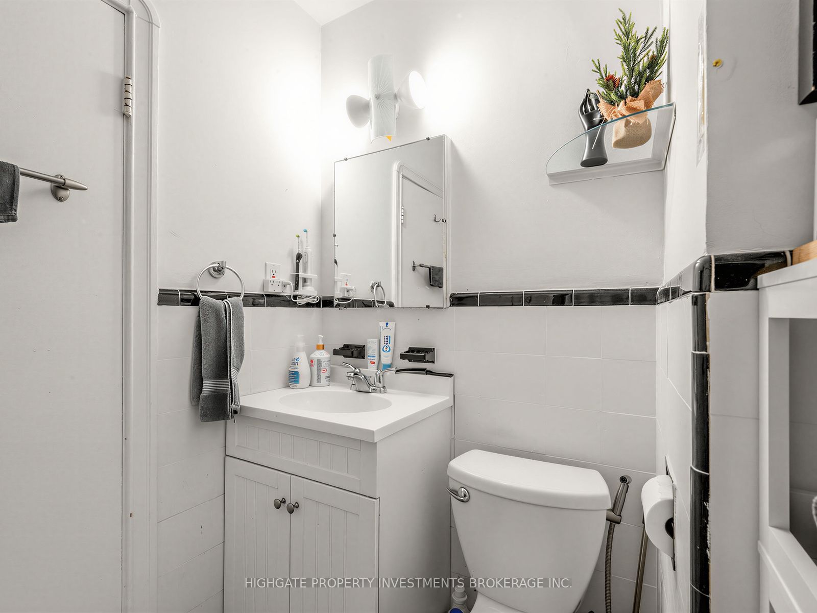 981 Avenue Road Property Photo 31