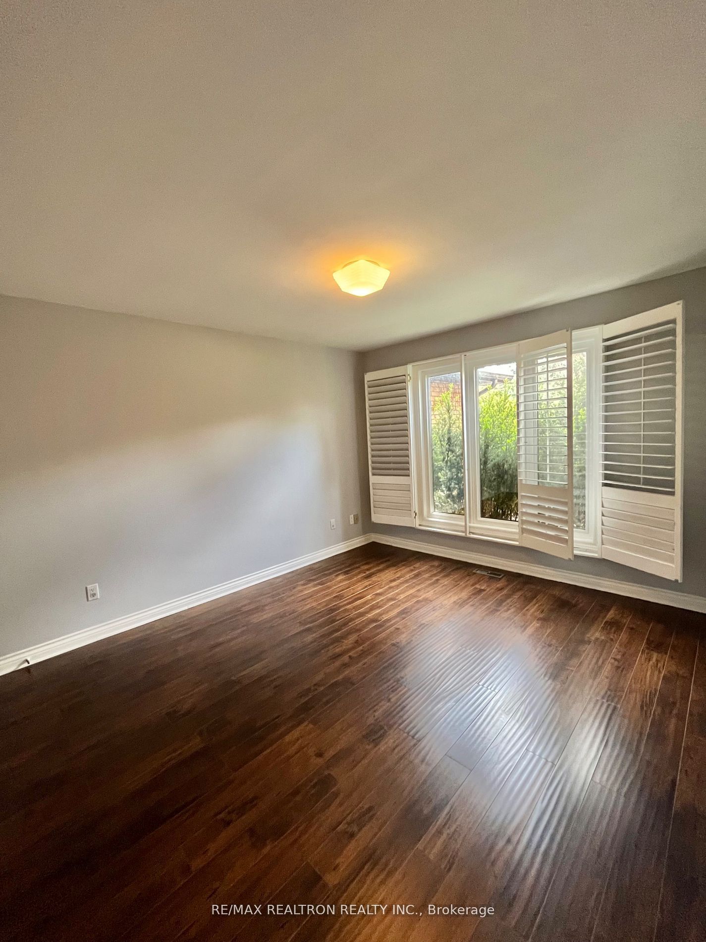 23 Lawnview Drive Property Photo 2