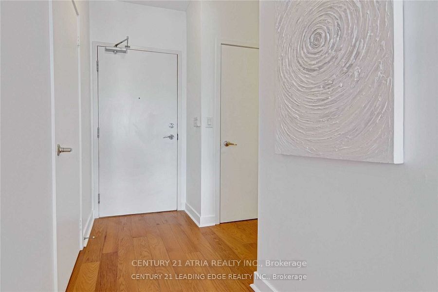 320 Richmond Street E 913 Property Photo 4