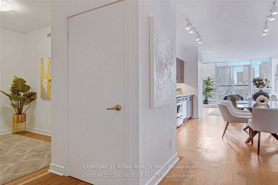 320 Richmond Street E 913 Property Photo 5