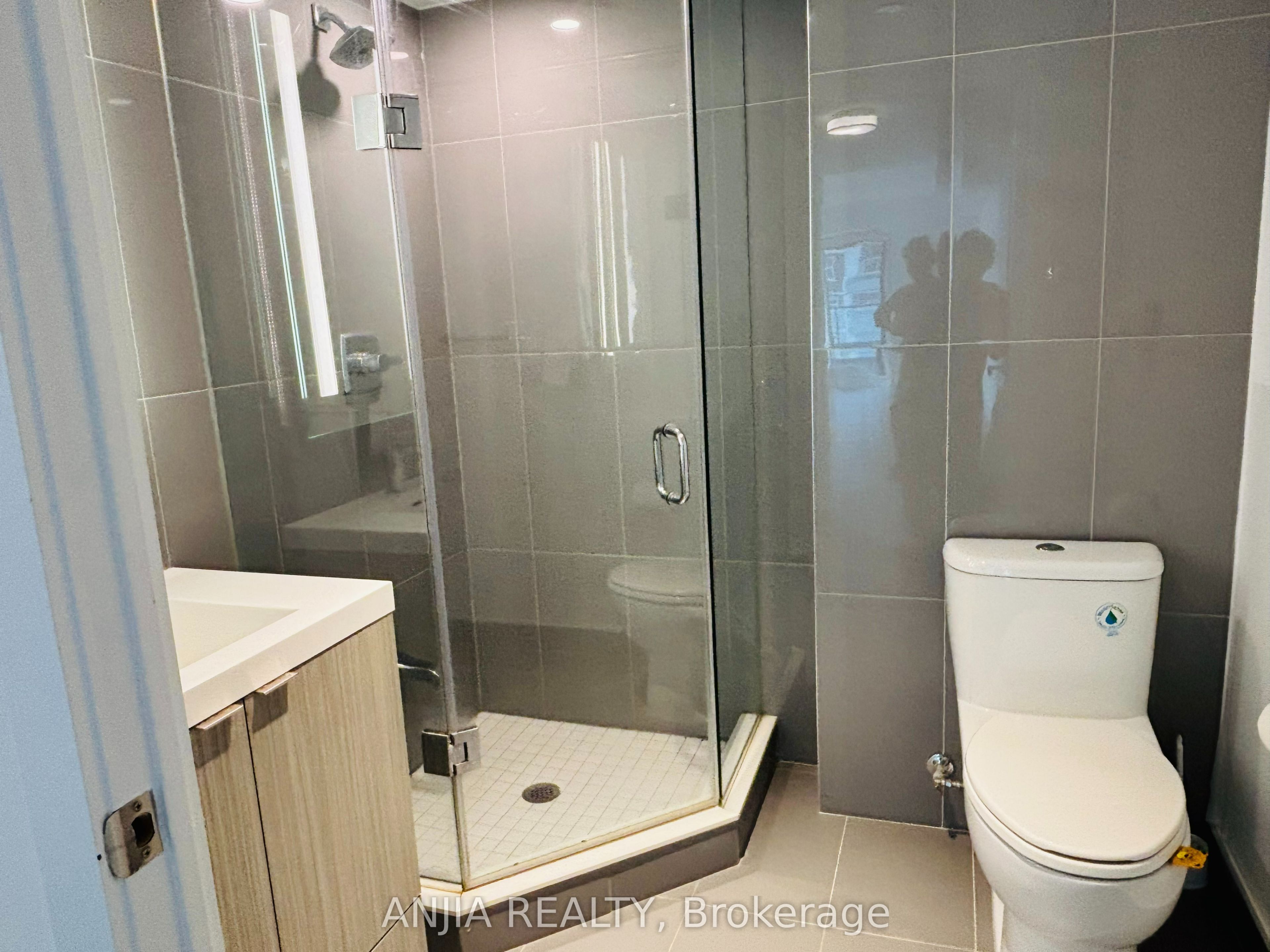 585 Bloor Street E 622 Property Photo 5