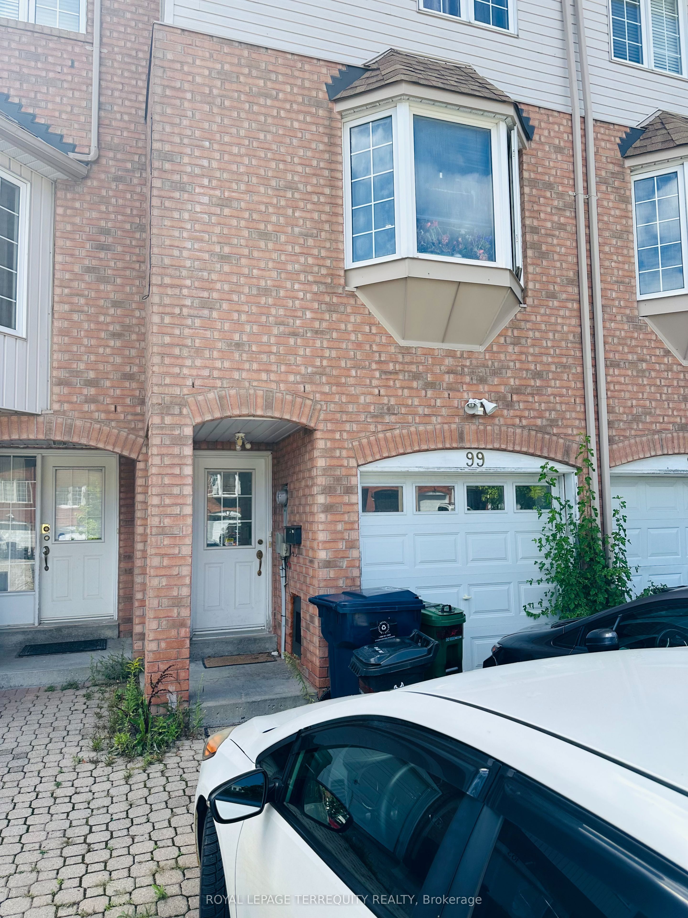 99 Sufi Crescent Property Photo 1