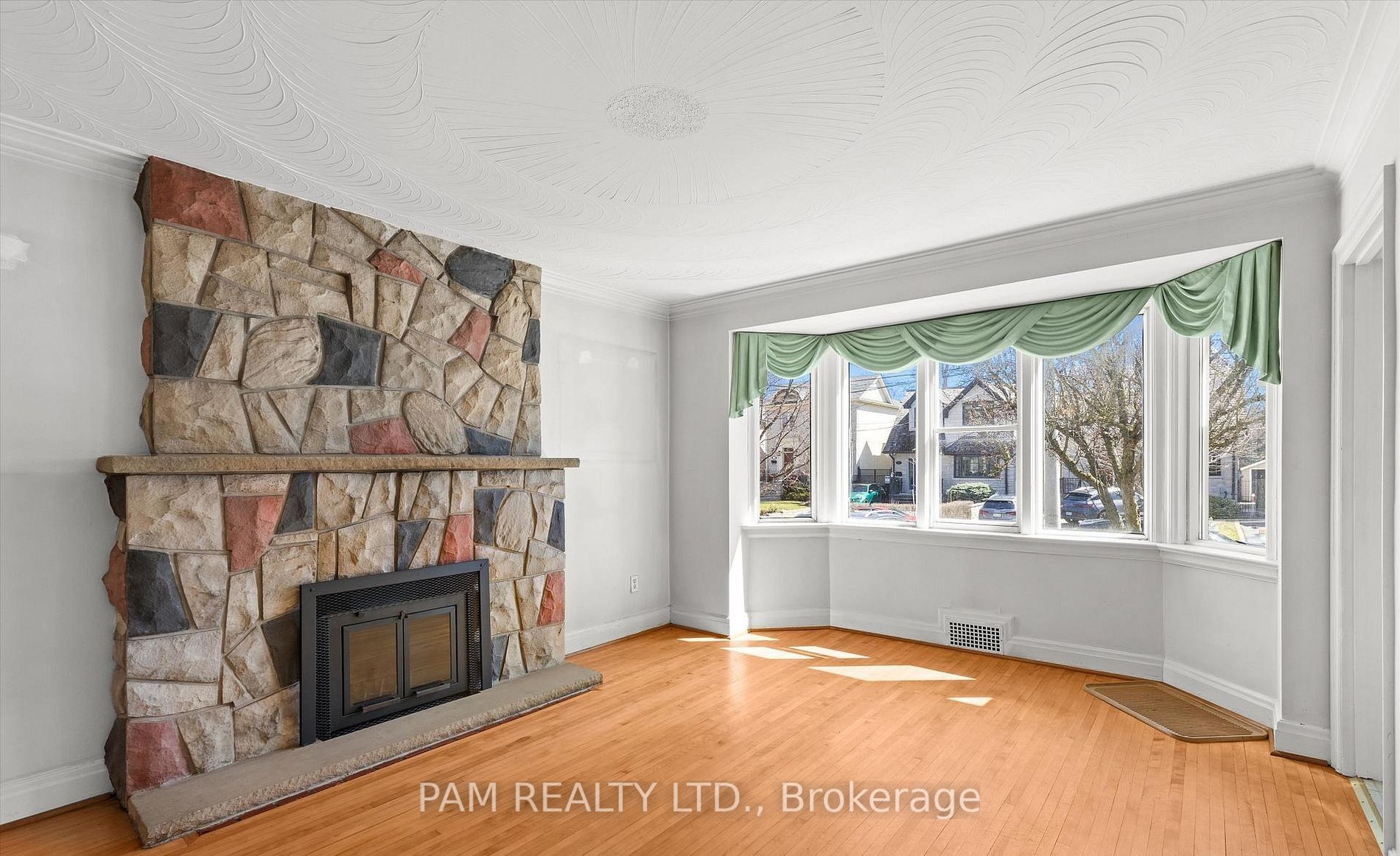 42 Parklea Drive Property Photo 3