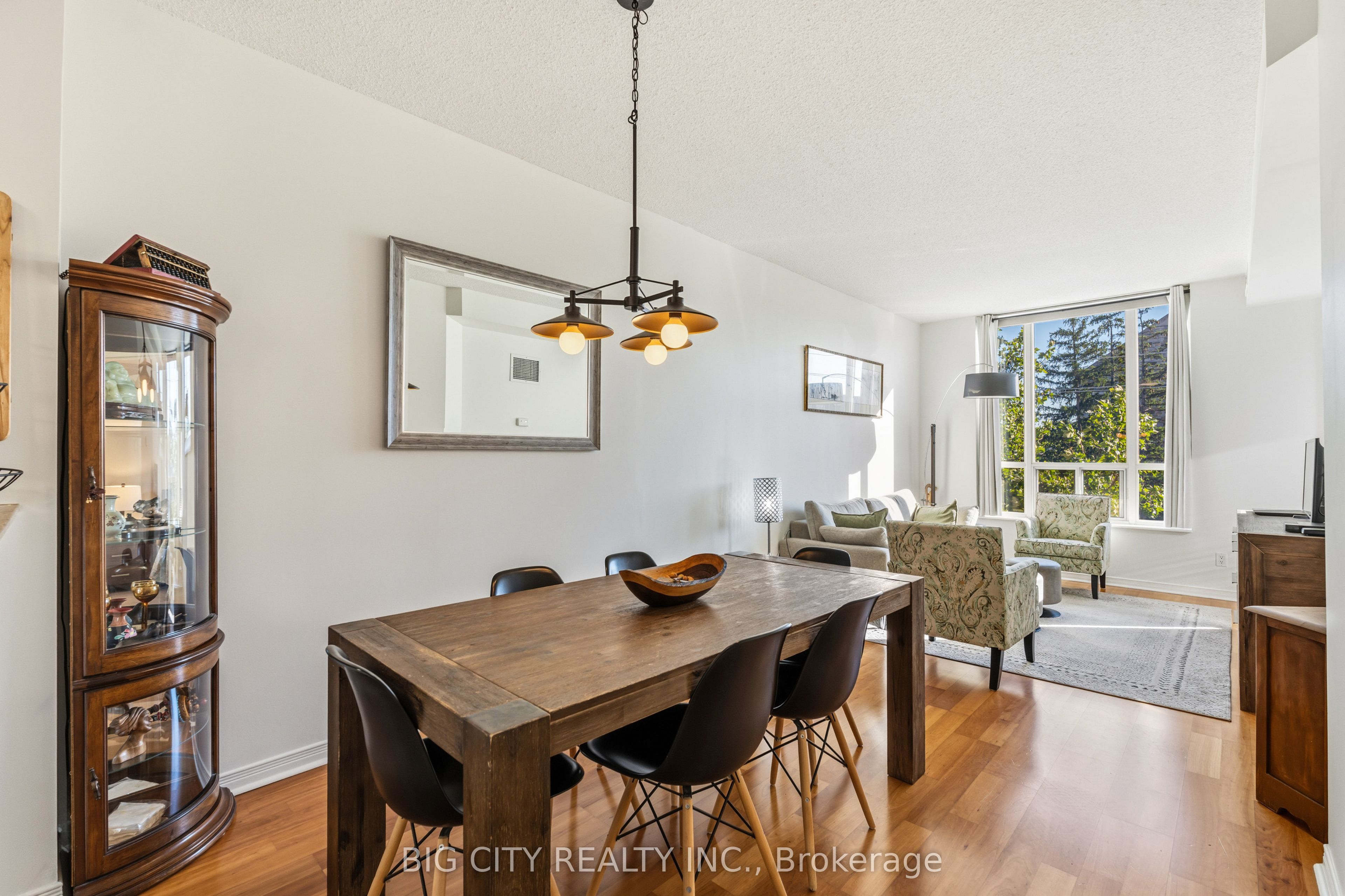 455 Rosewell Avenue 412