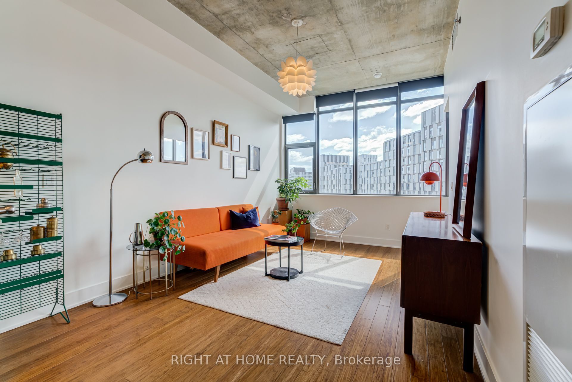 90 Trinity Street 805