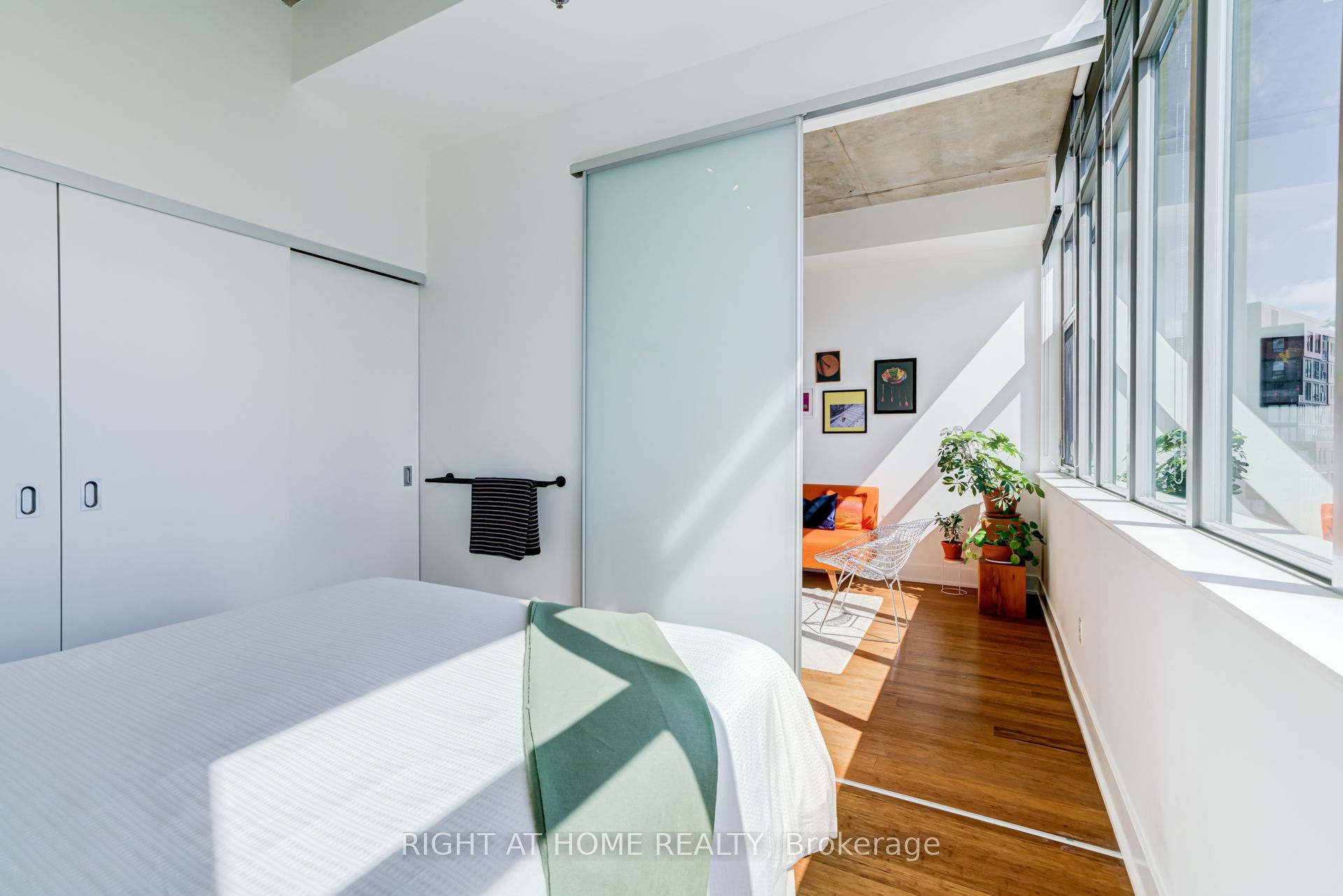 90 Trinity Street 805 Property Photo 15