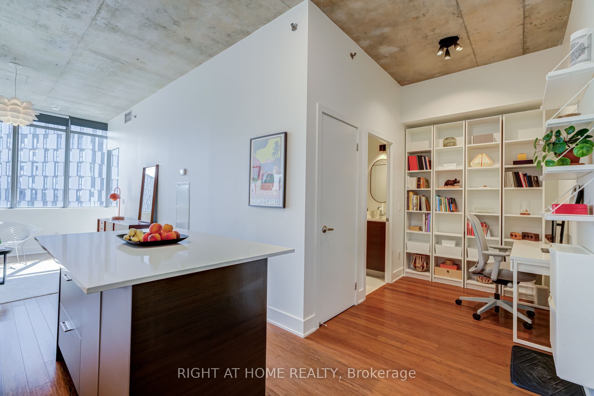 90 Trinity Street 805 Property Photo 16
