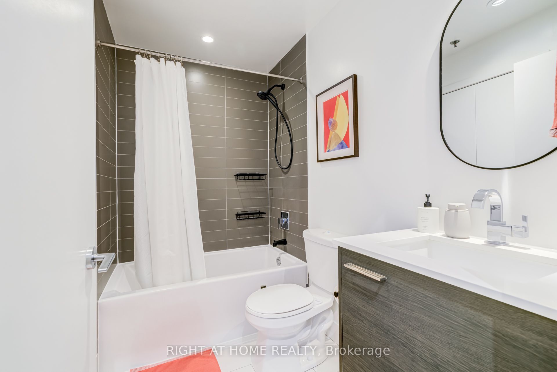 90 Trinity Street 805 Property Photo 20