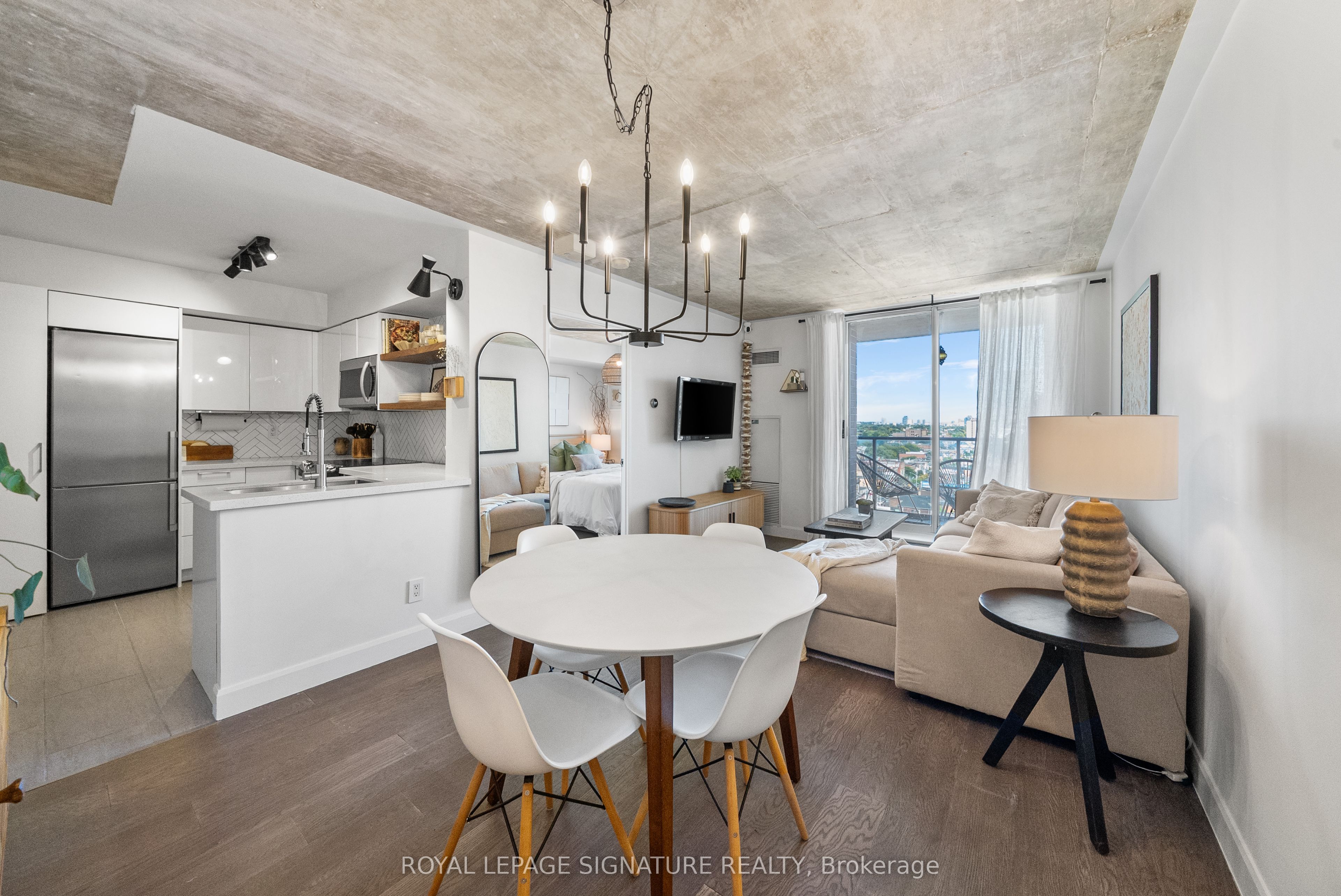 1369 Bloor Street W 1402