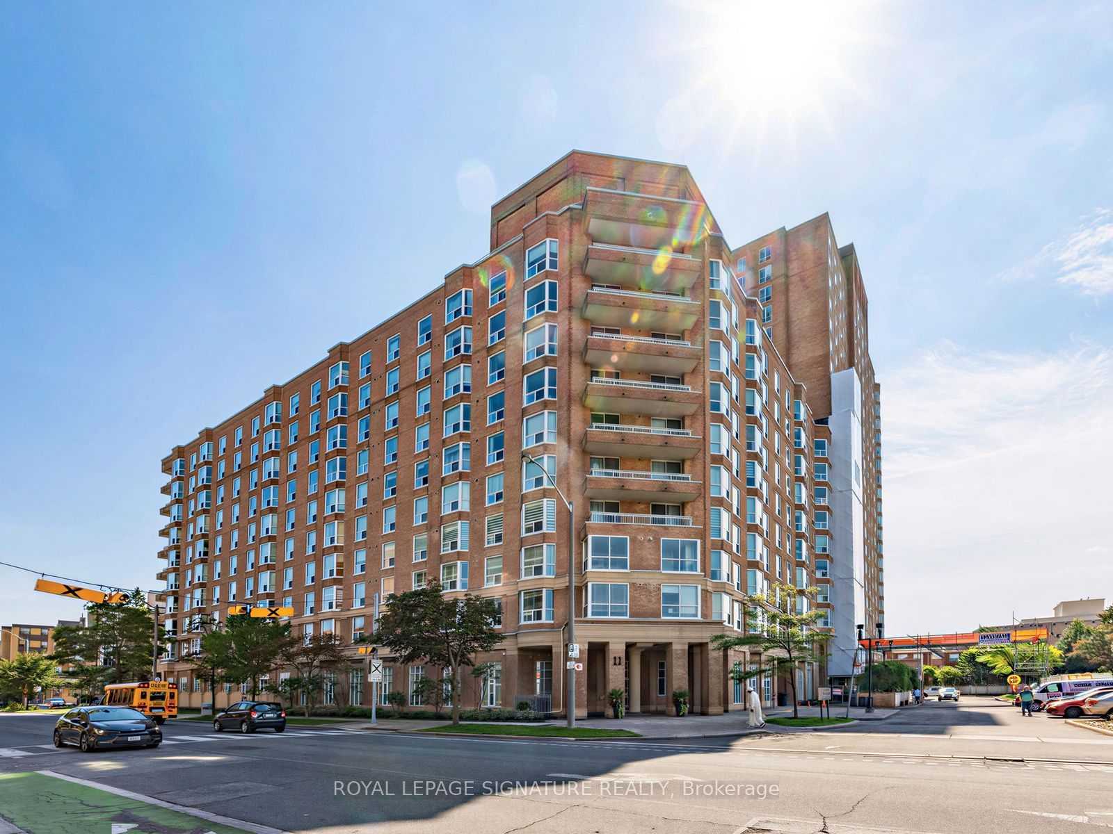 11 Thorncliffe Park Drive 807