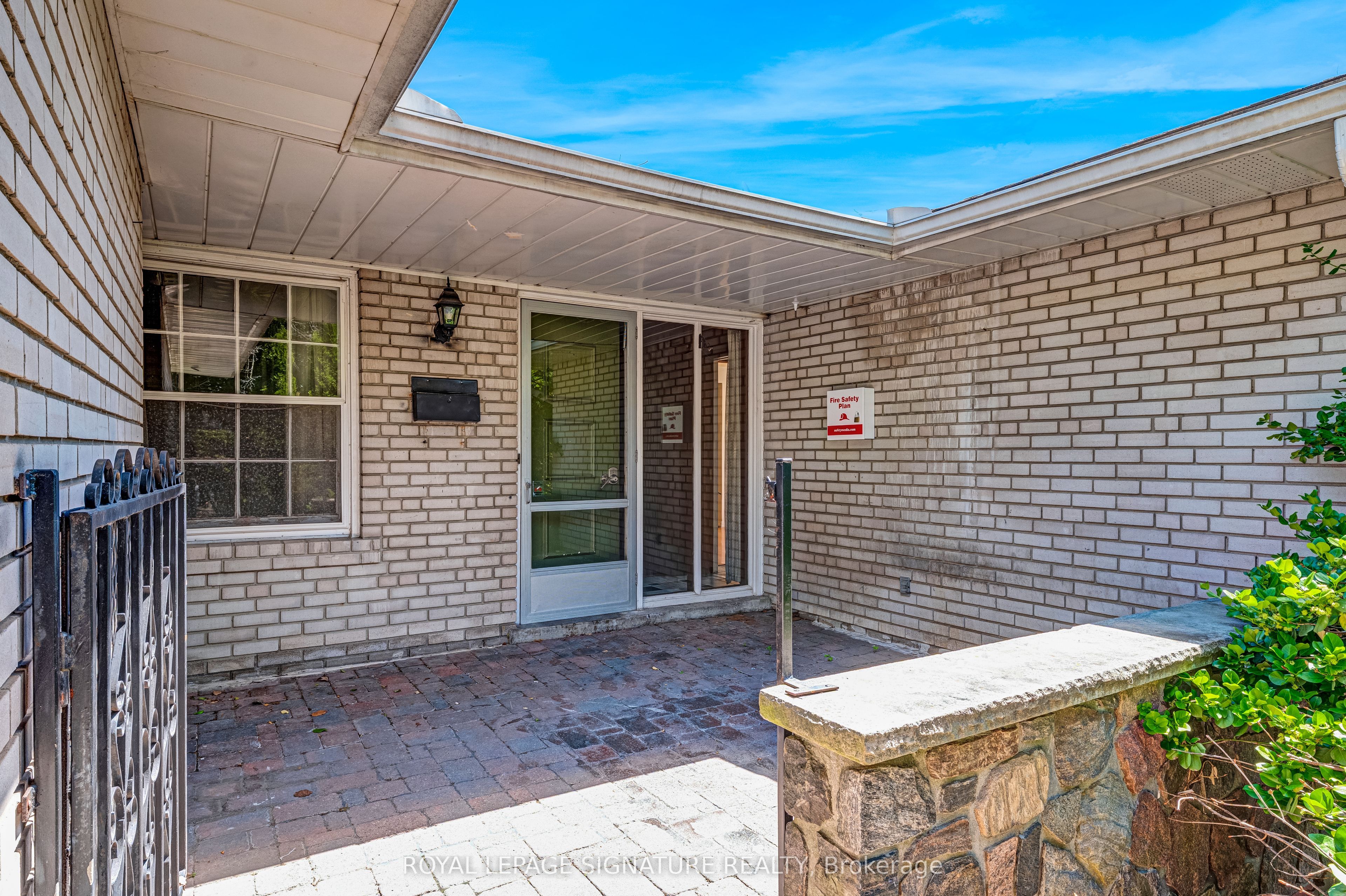 209 Burbank Drive Property Photo 9