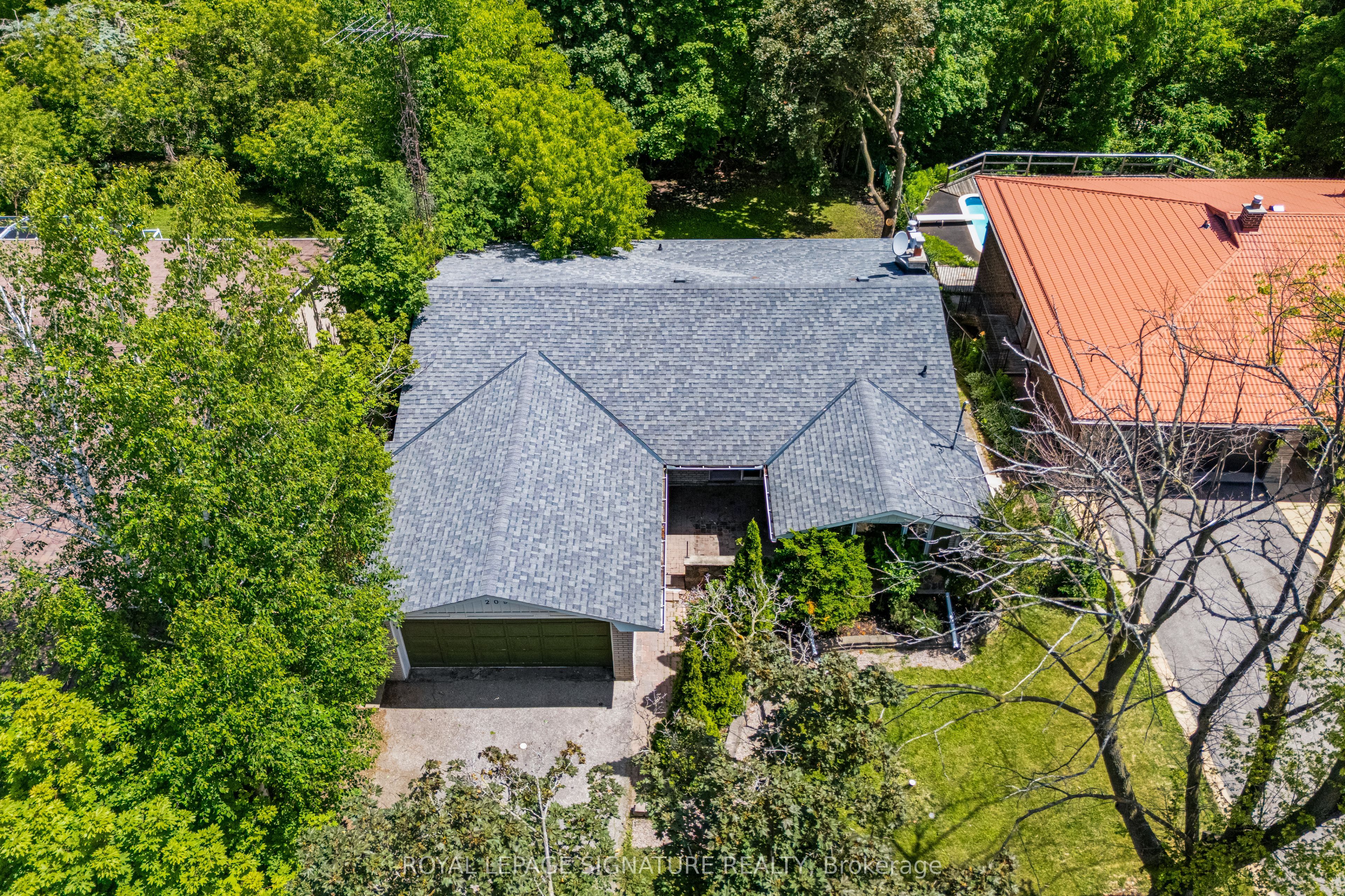 209 Burbank Drive Property Photo 10