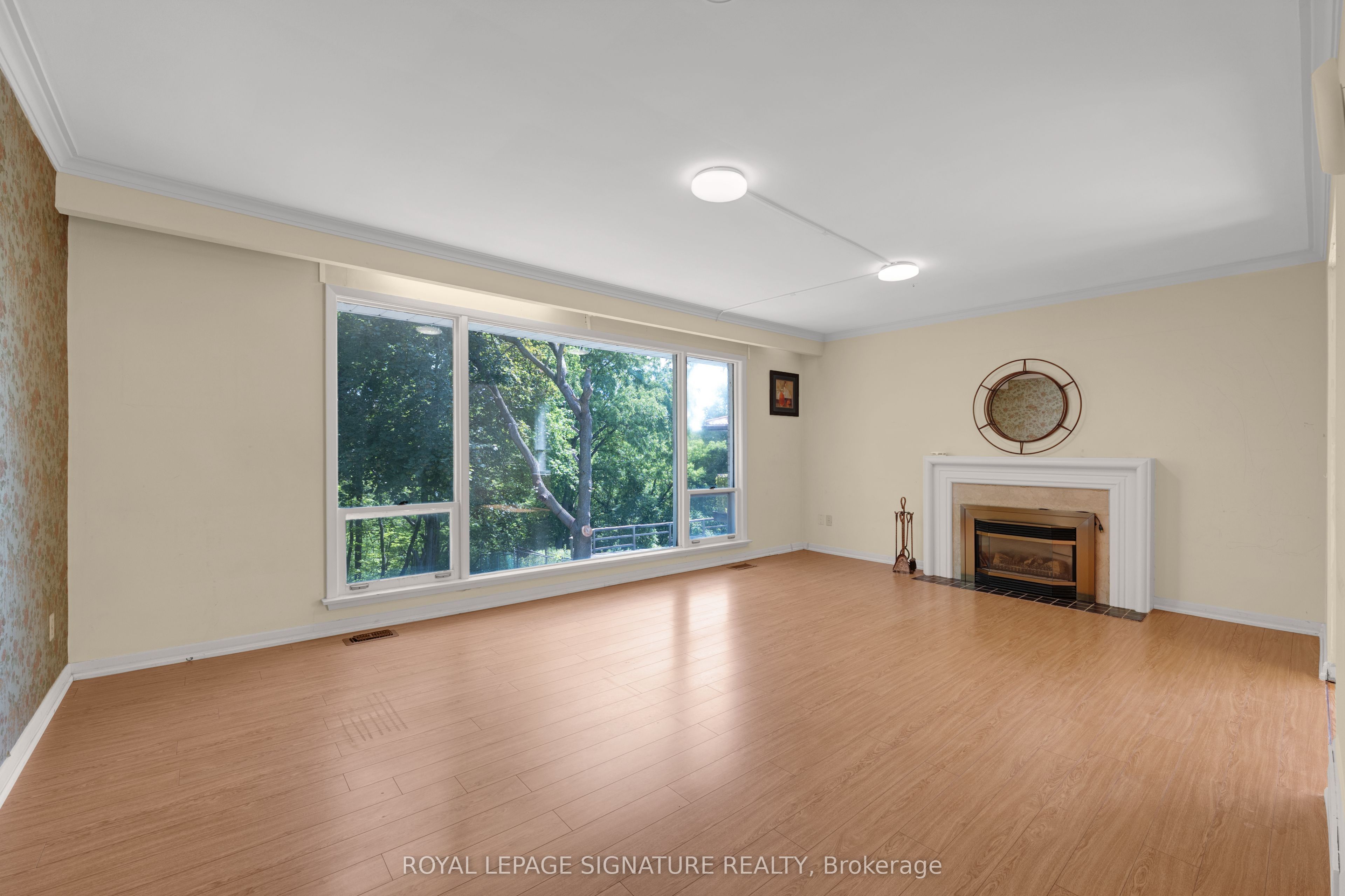 209 Burbank Drive Property Photo 12