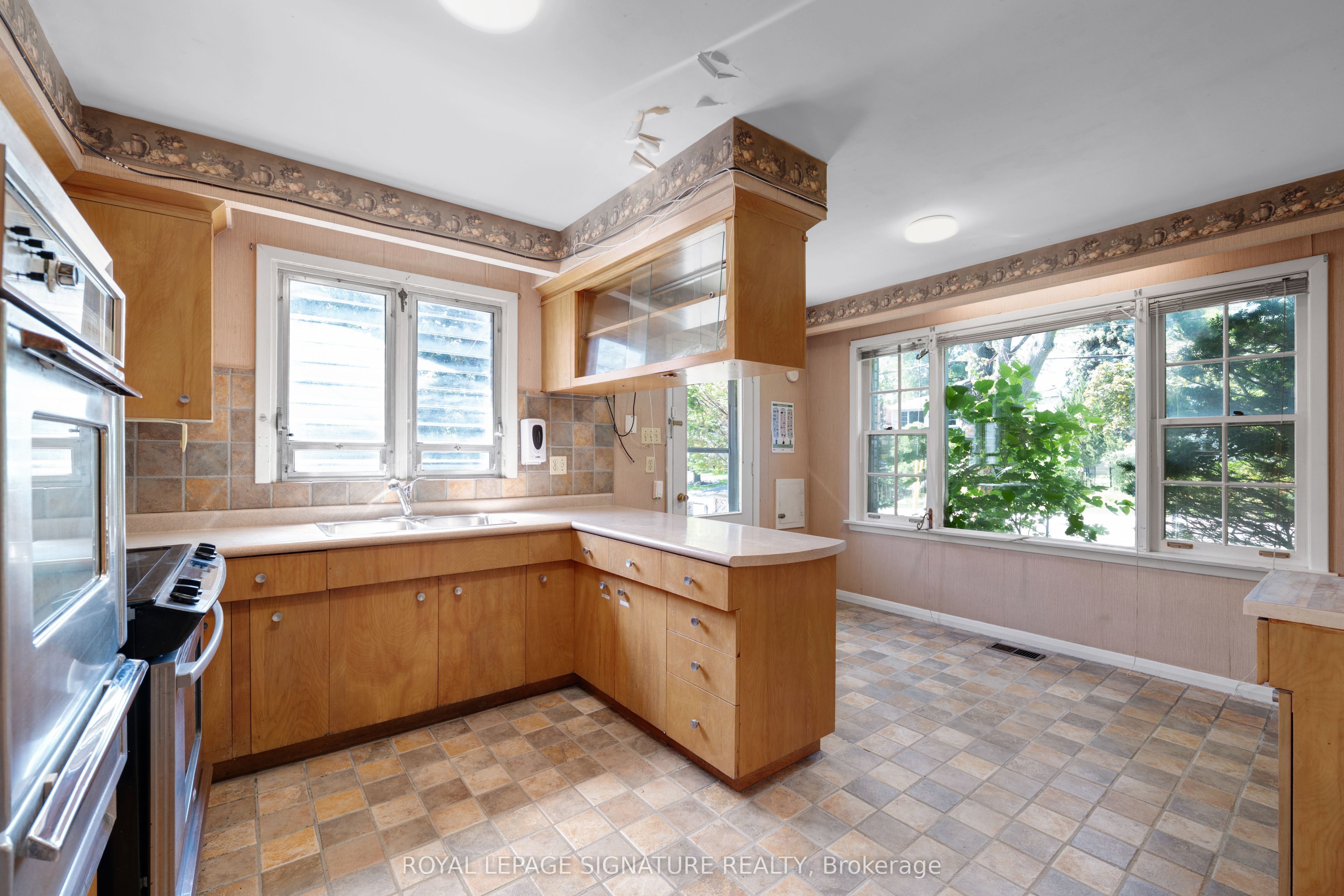 209 Burbank Drive Property Photo 15
