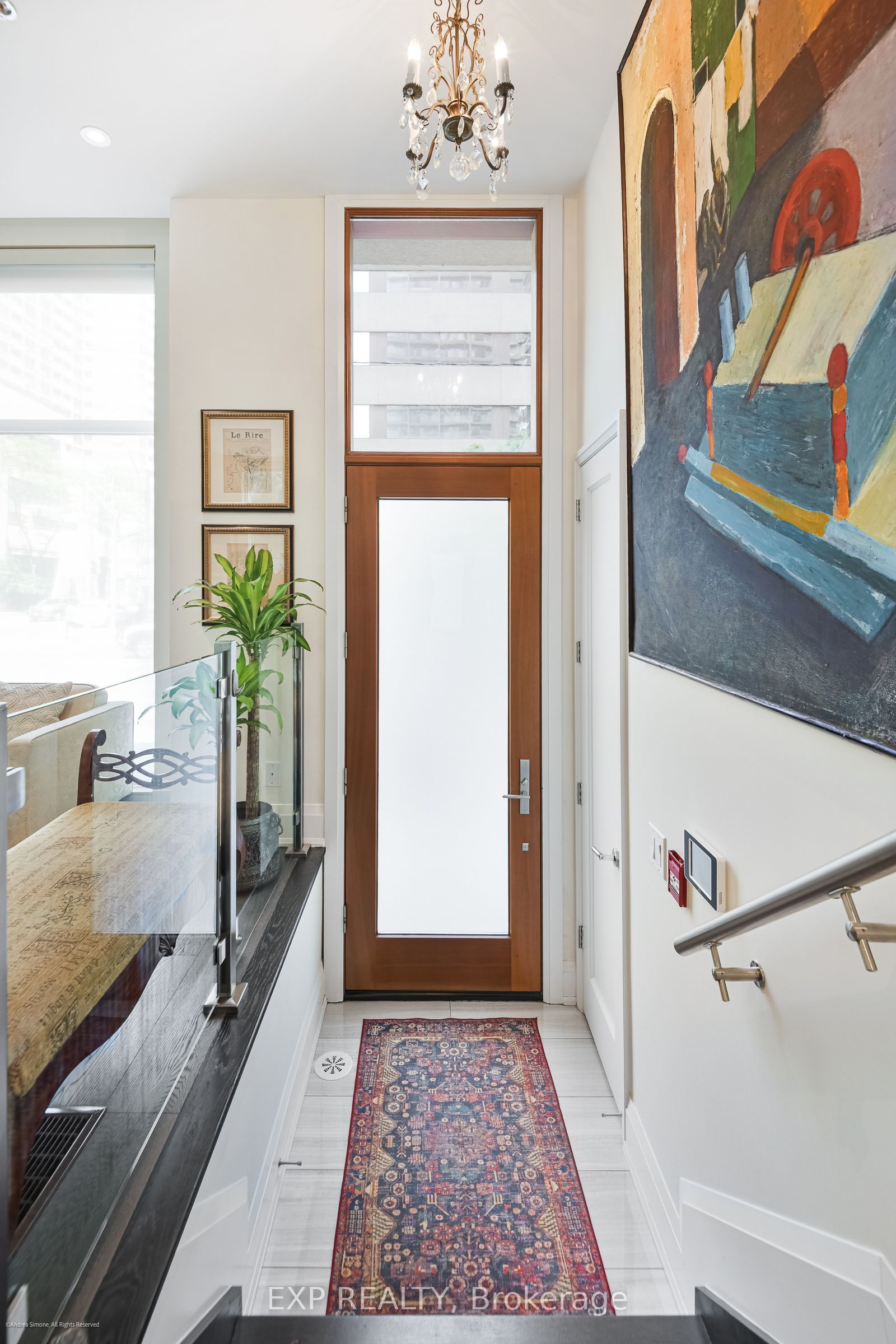 1084 Bay Street Property Photo 4