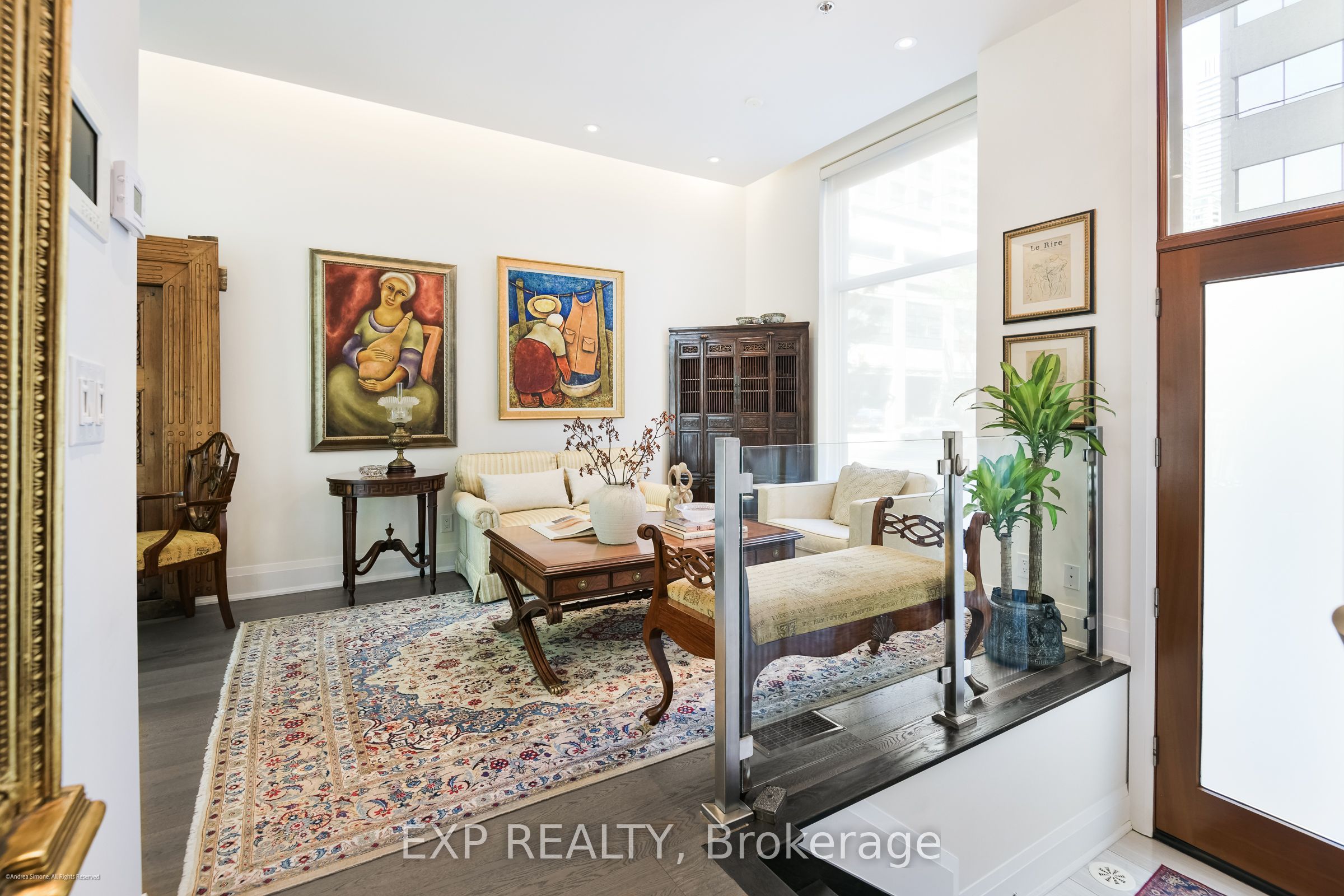 1084 Bay Street Property Photo 5