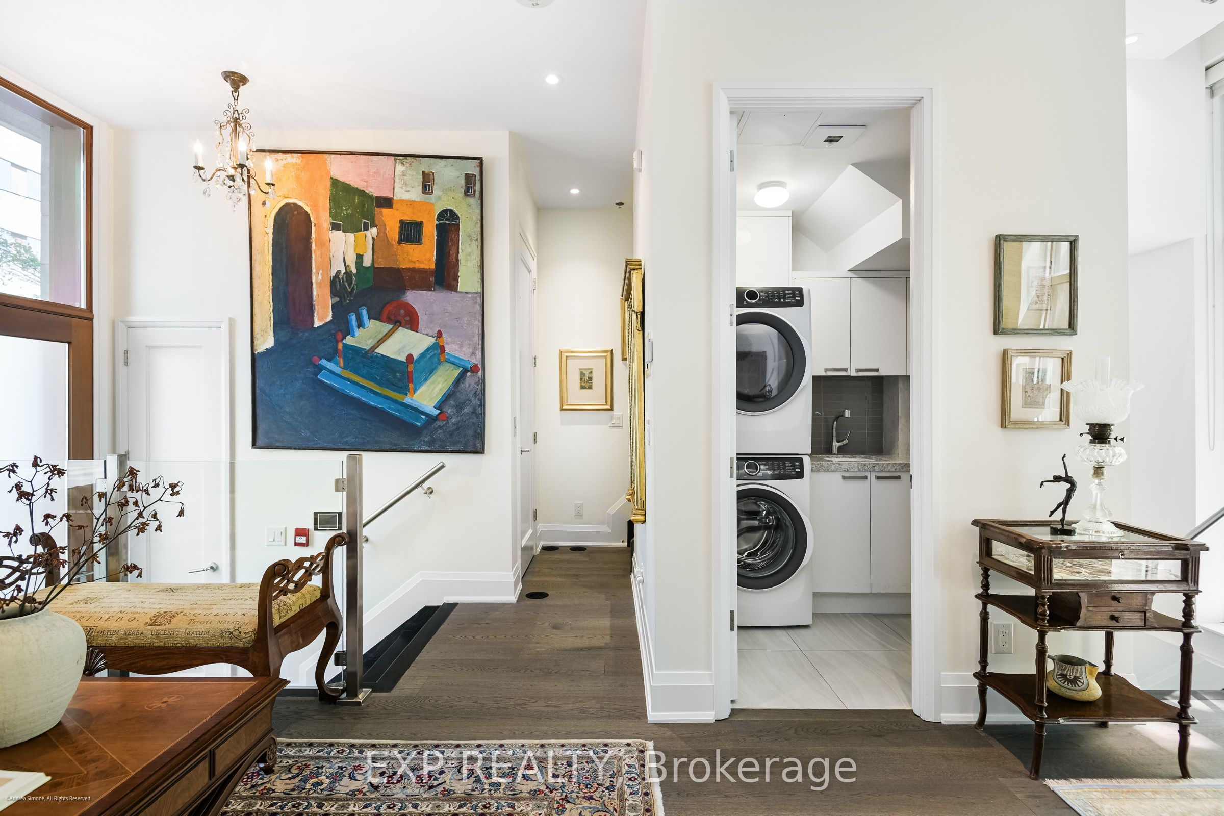 1084 Bay Street Property Photo 8