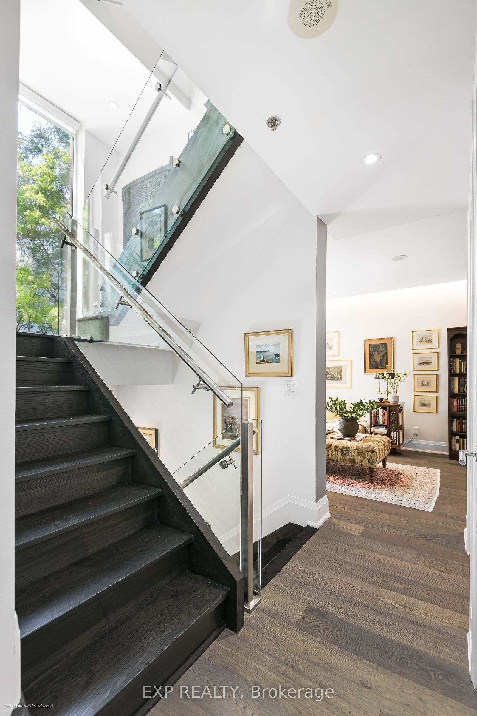 1084 Bay Street Property Photo 10