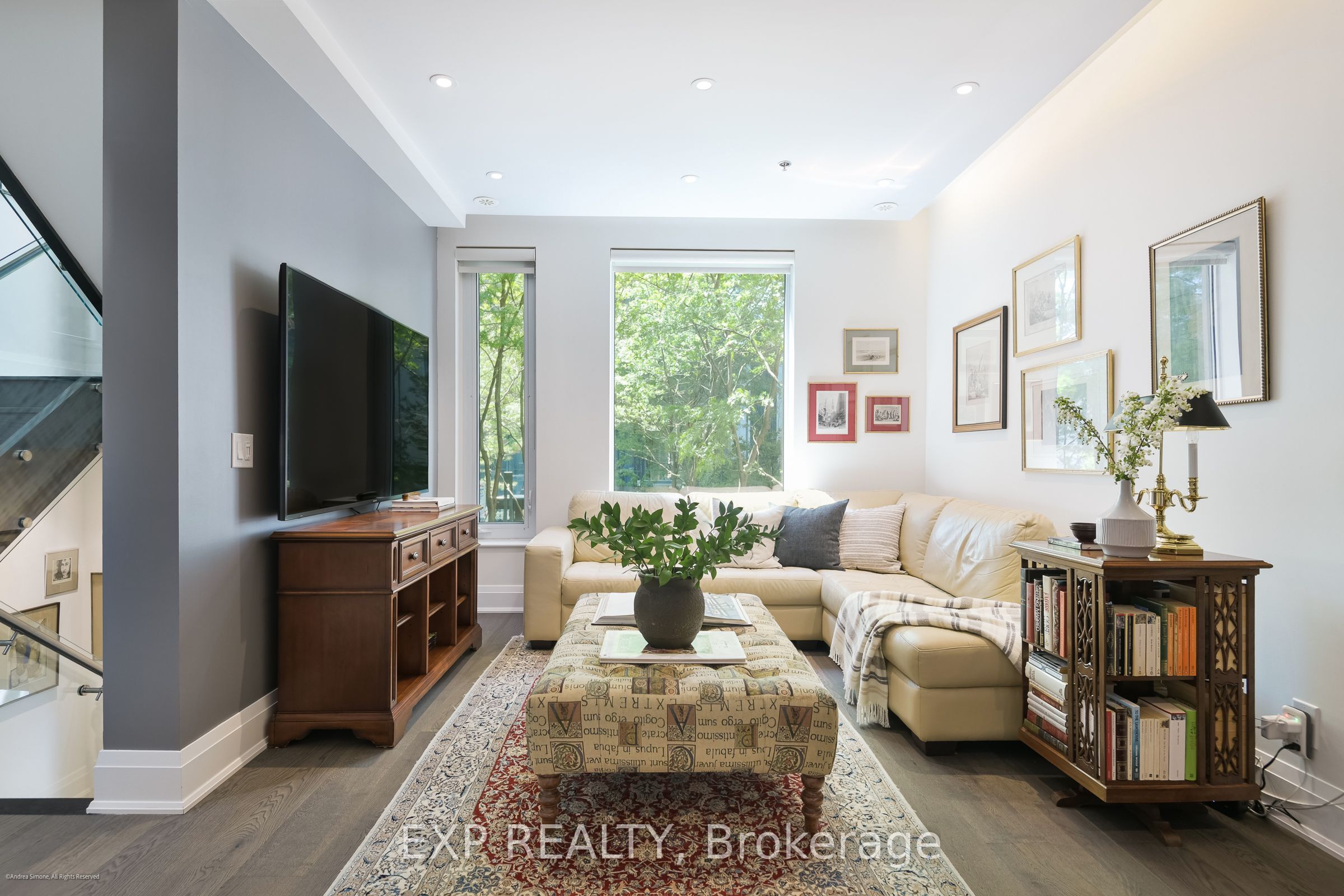 1084 Bay Street Property Photo 11