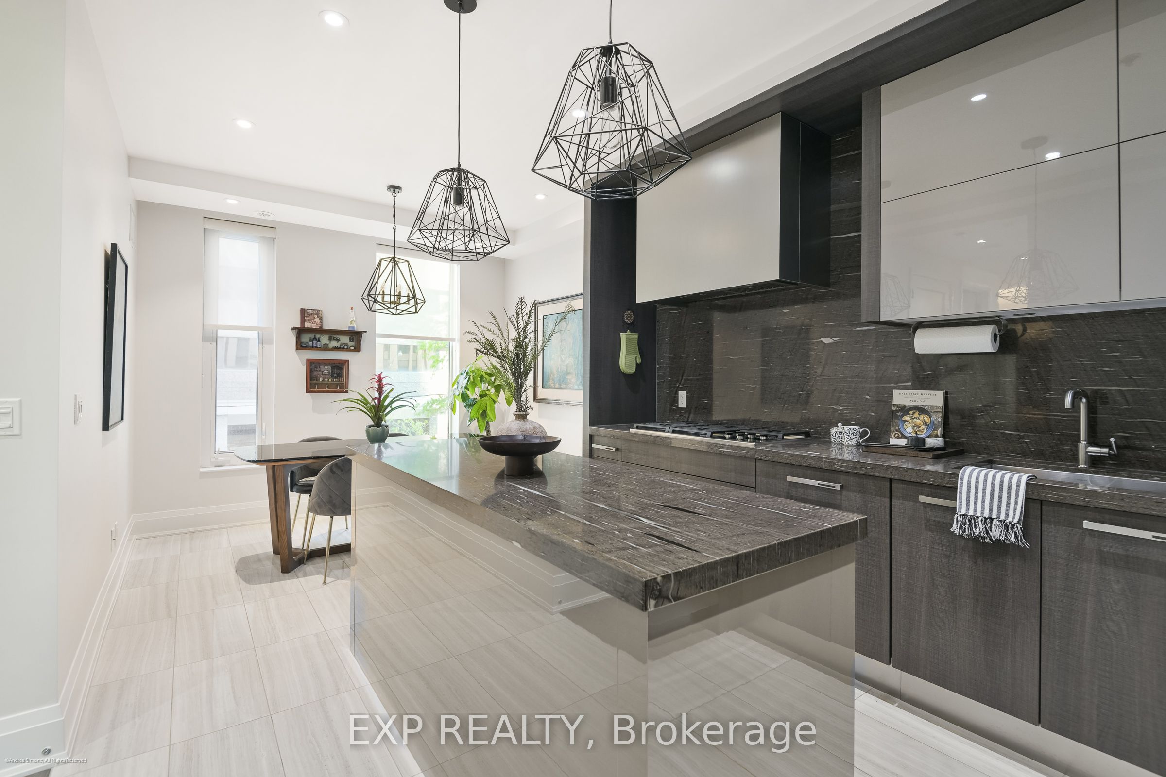 1084 Bay Street Property Photo 15