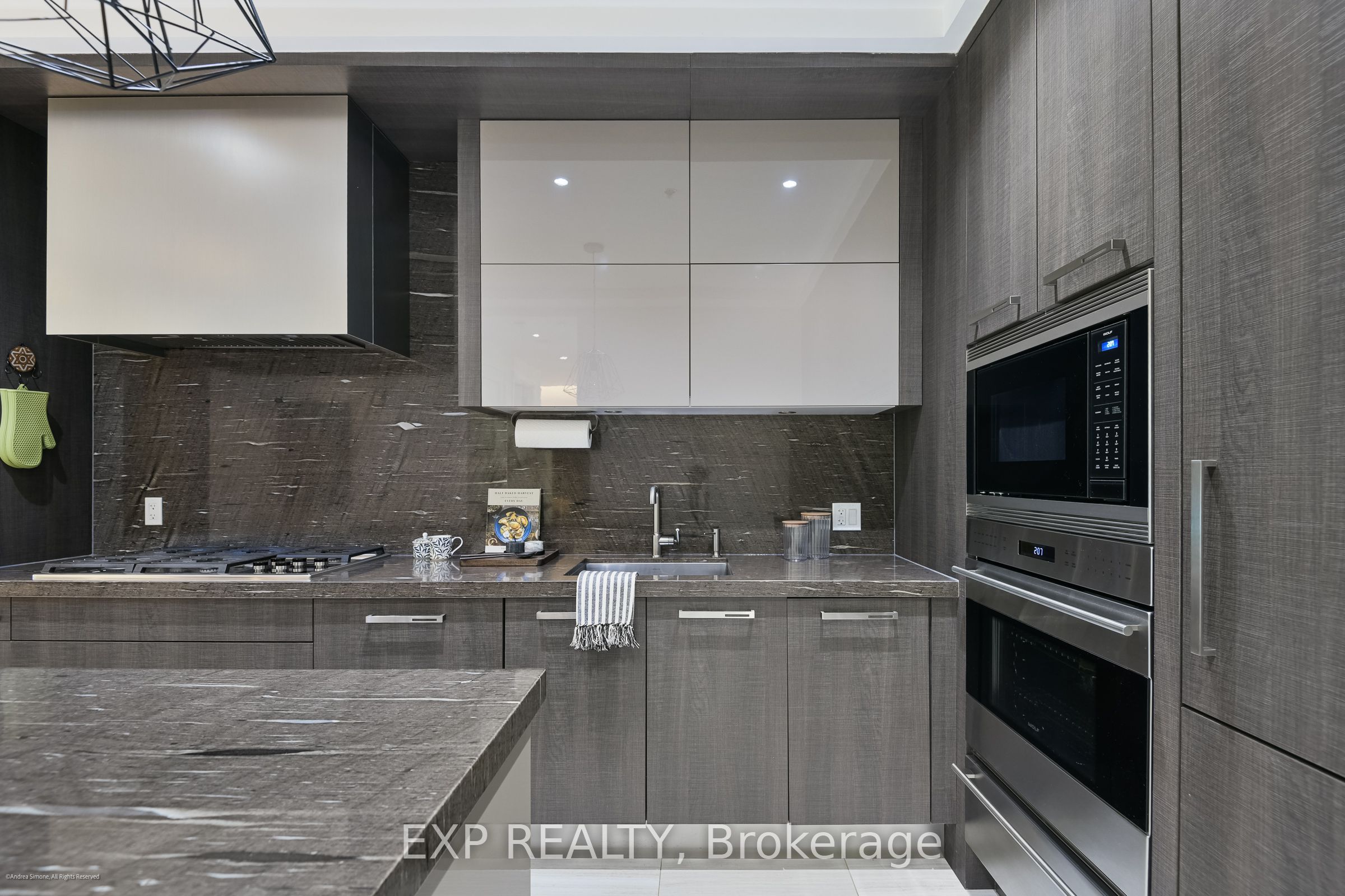 1084 Bay Street Property Photo 16