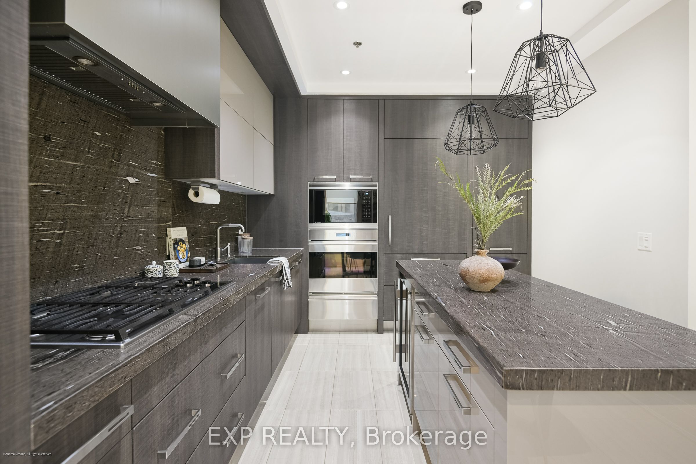 1084 Bay Street Property Photo 17