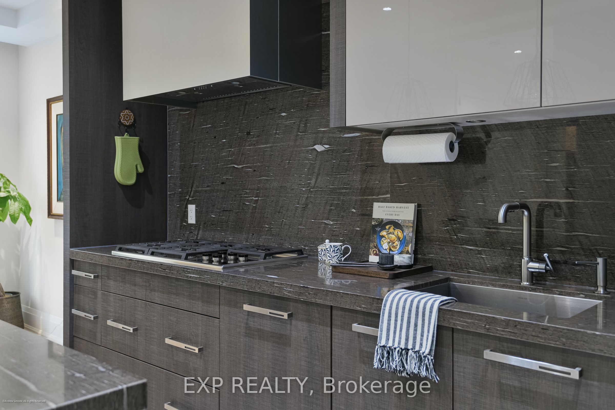 1084 Bay Street Property Photo 19