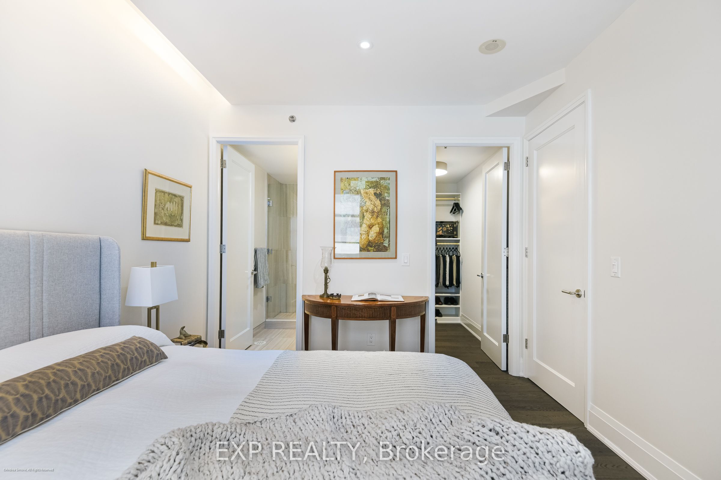 1084 Bay Street Property Photo 23