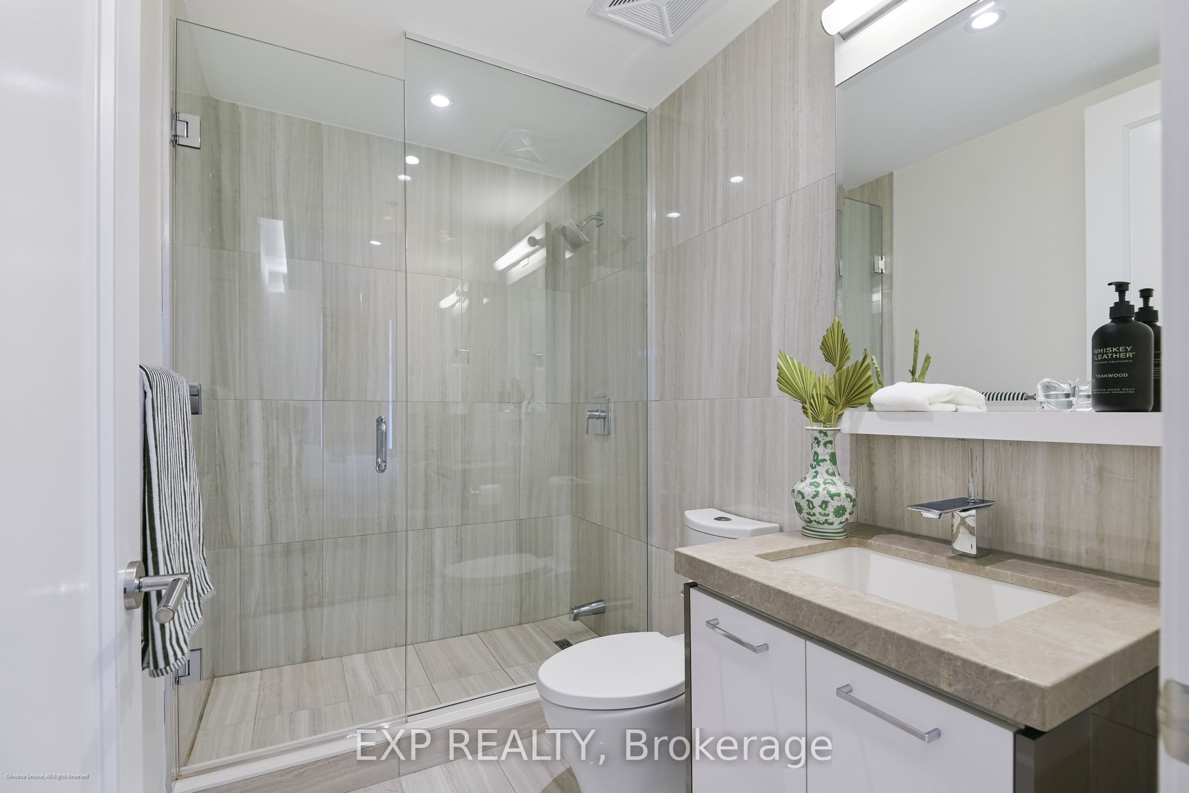 1084 Bay Street Property Photo 24