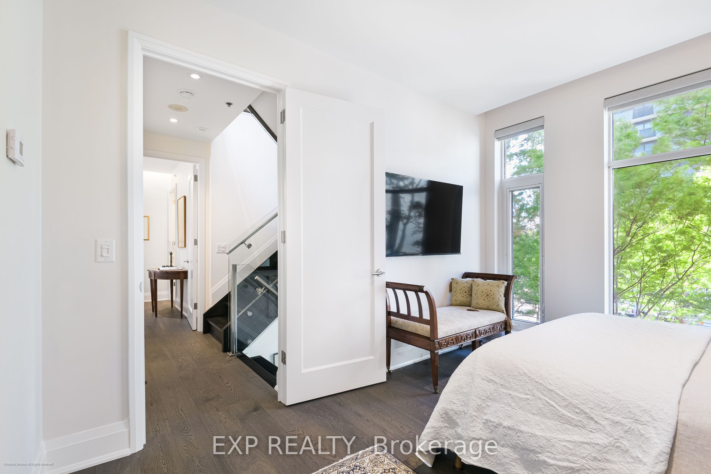 1084 Bay Street Property Photo 28