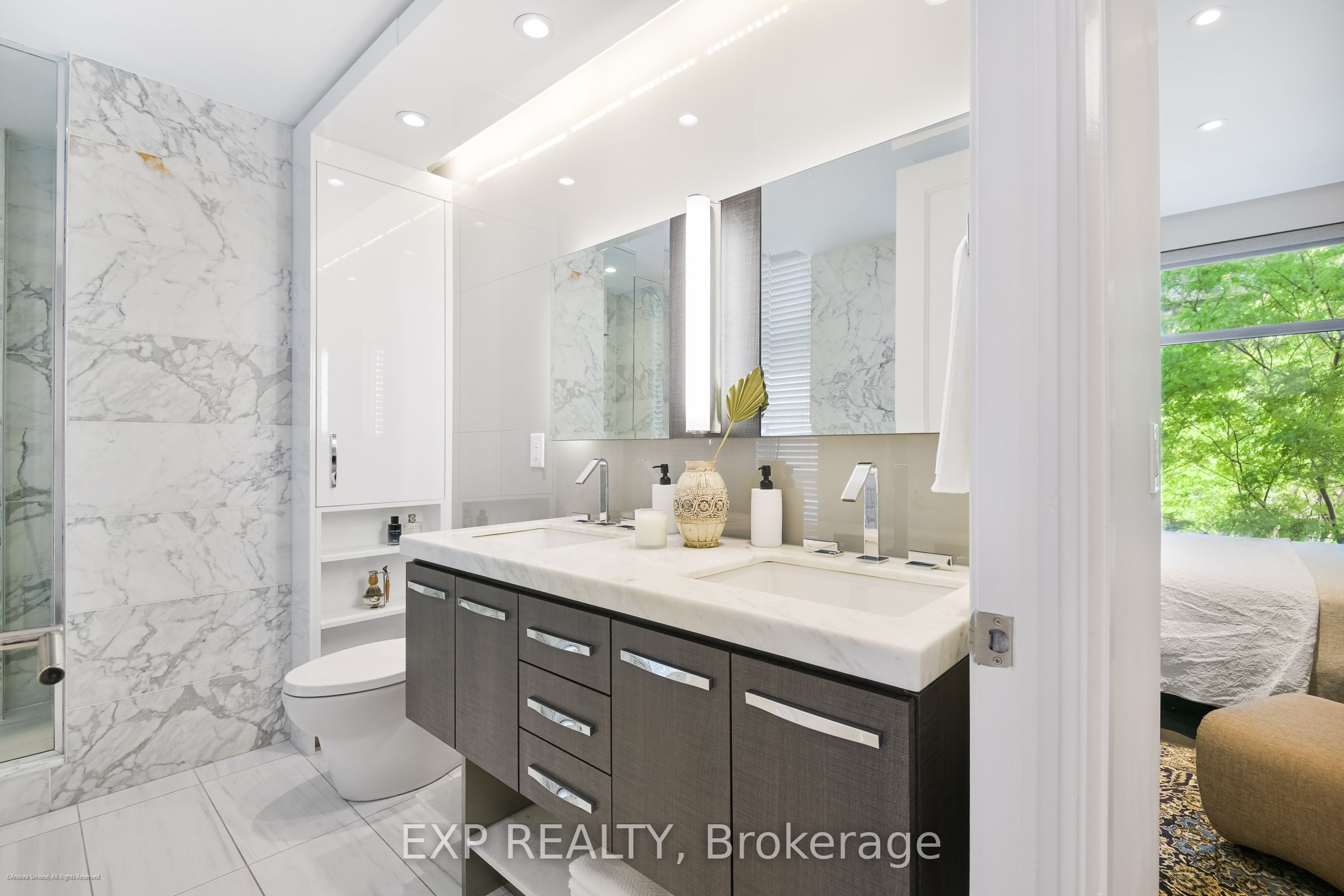 1084 Bay Street Property Photo 29