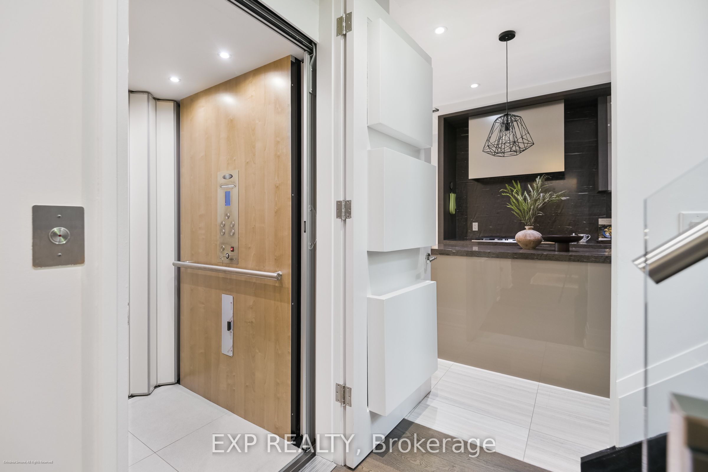 1084 Bay Street Property Photo 32