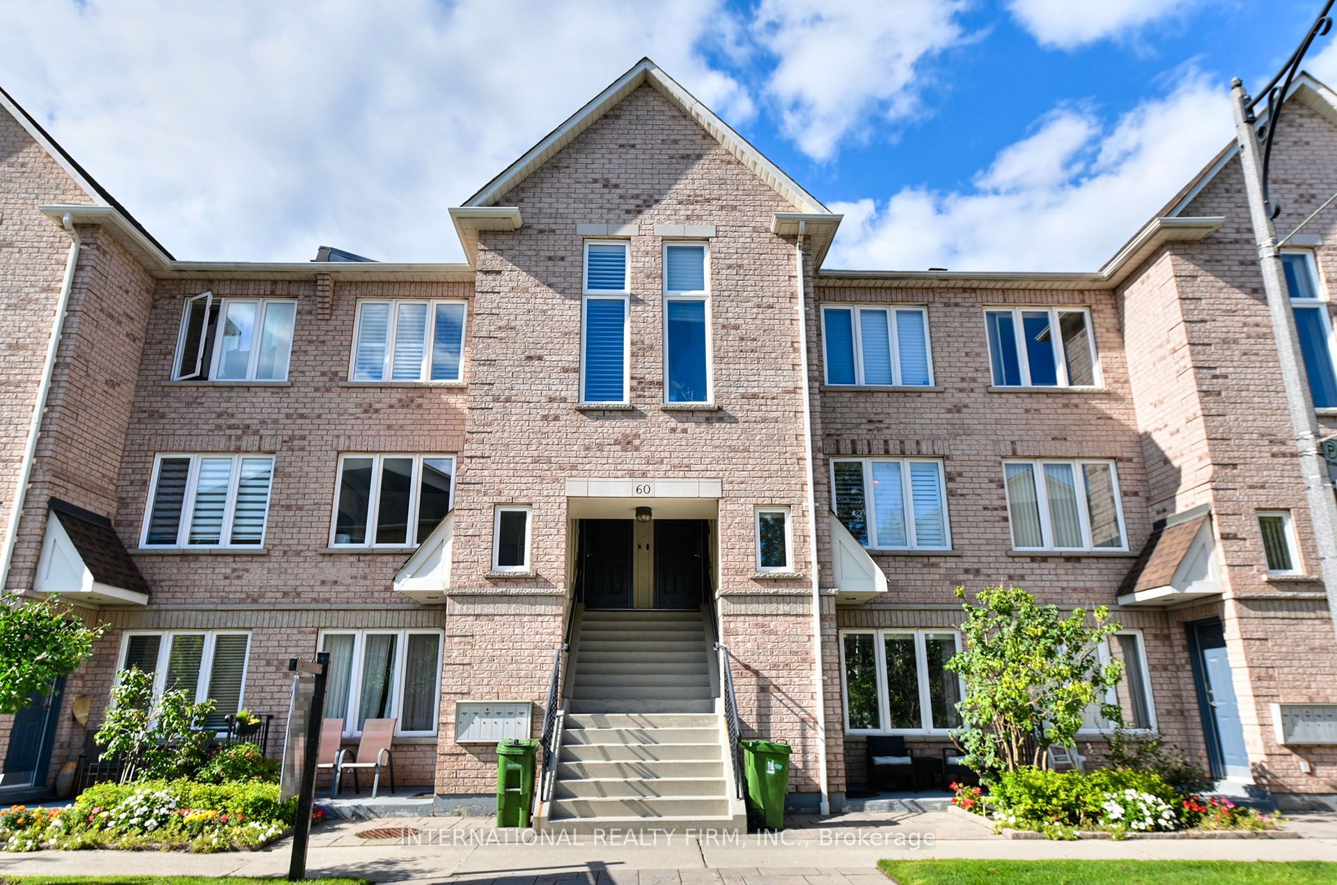 60 Aerodrome Crescent 201