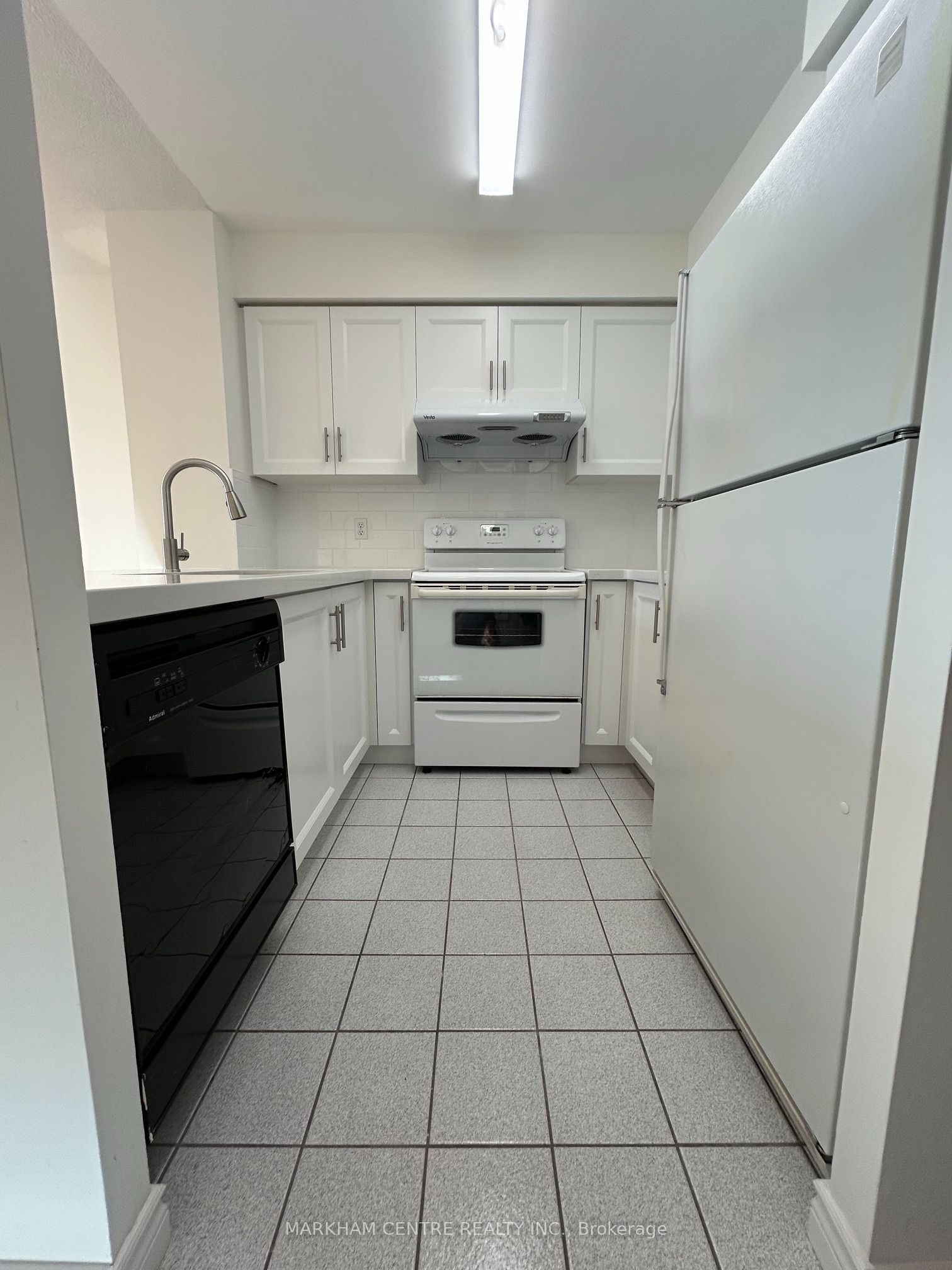 18 Pemberton Avenue S 901 Property Photo 7
