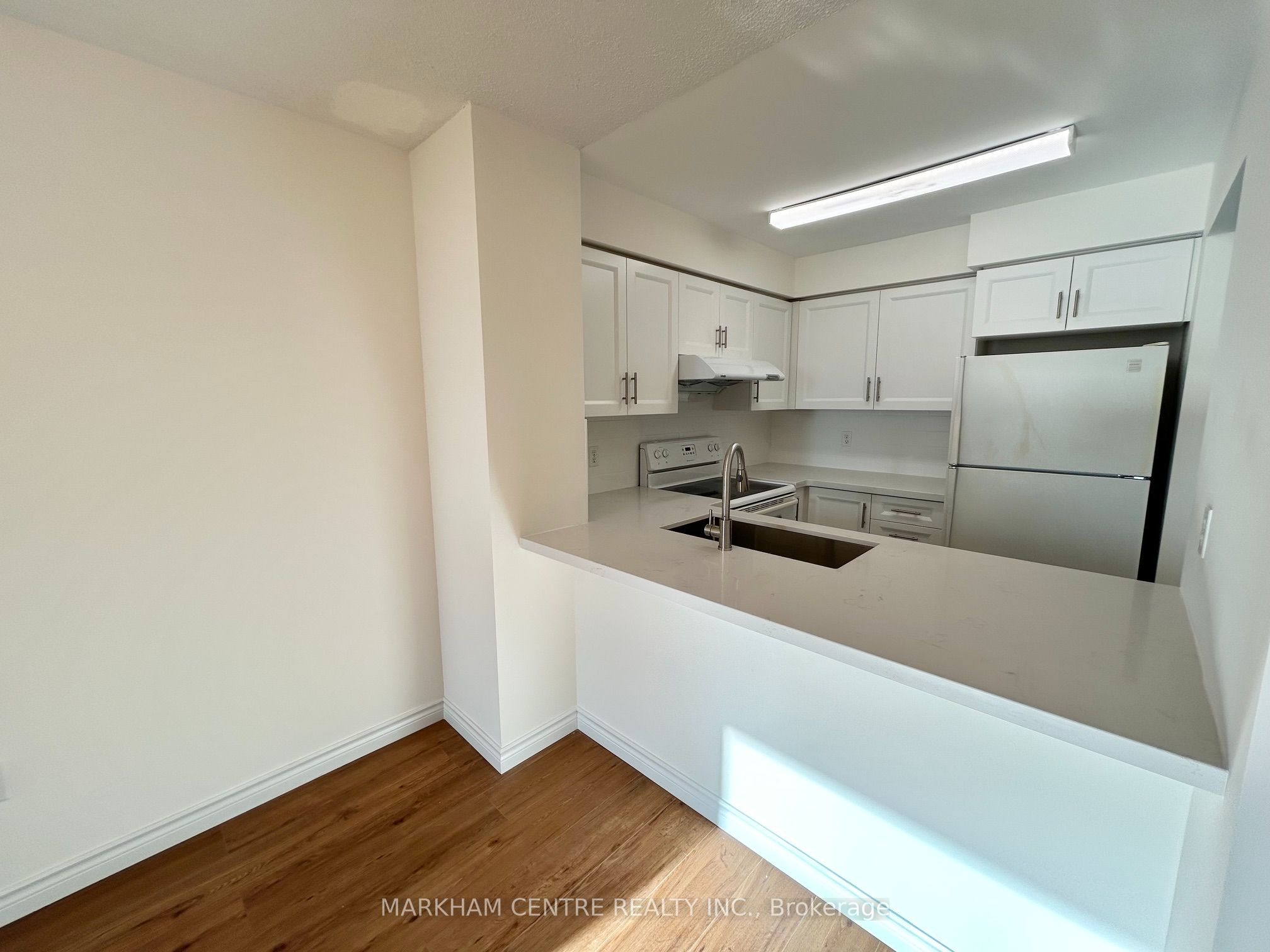 18 Pemberton Avenue S 901 Property Photo 8