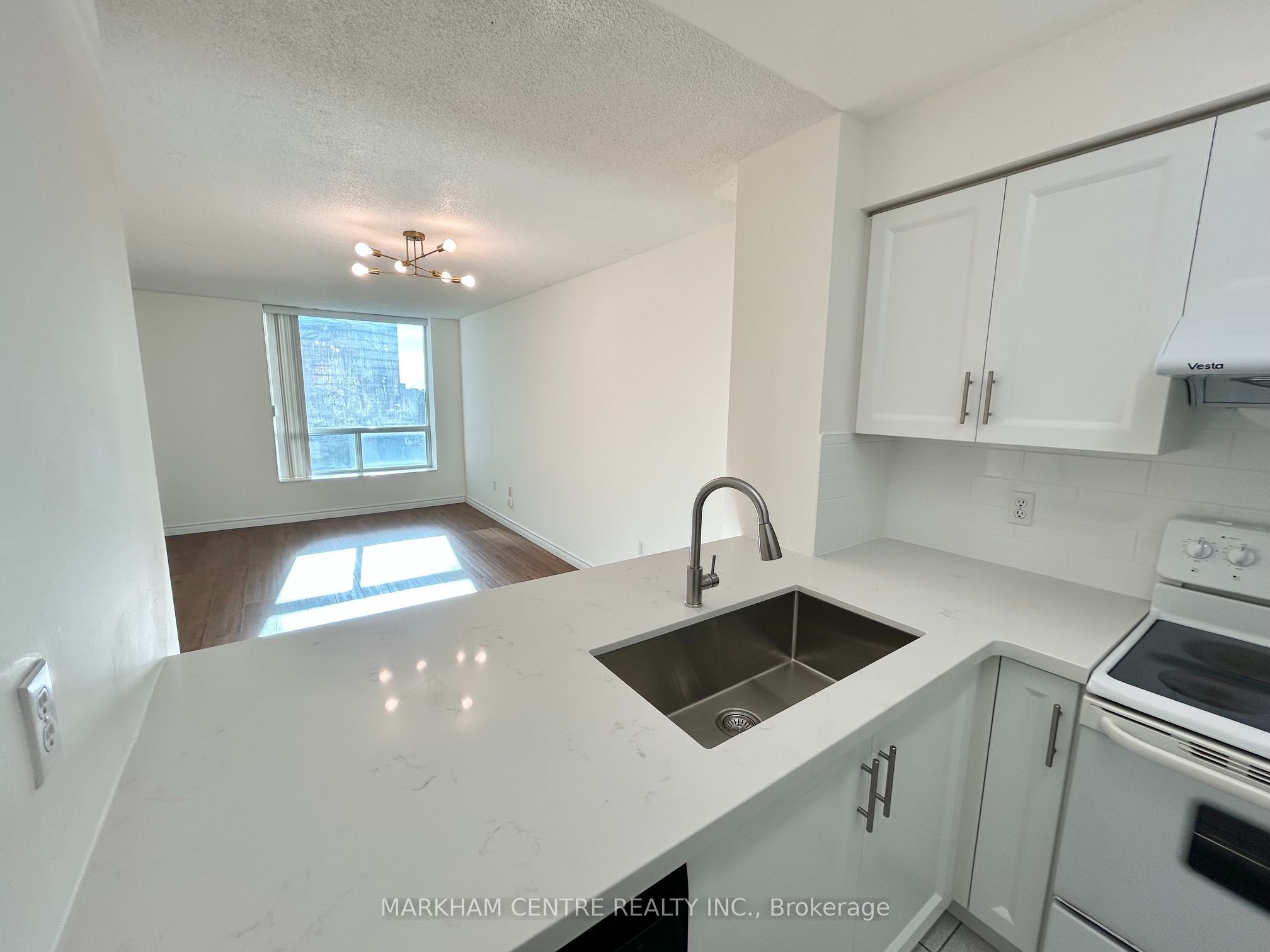 18 Pemberton Avenue S 901 Property Photo 9