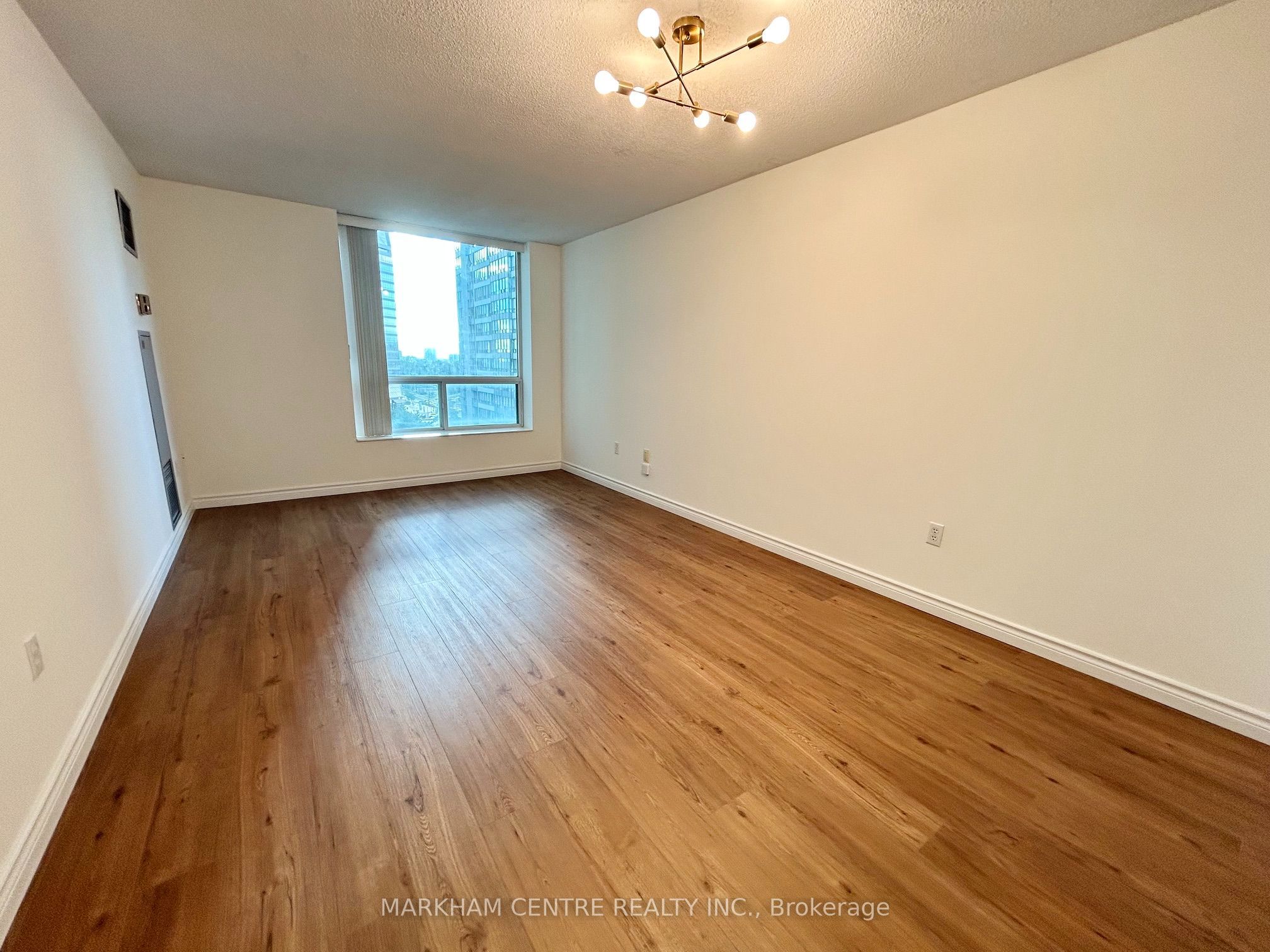 18 Pemberton Avenue S 901 Property Photo 10
