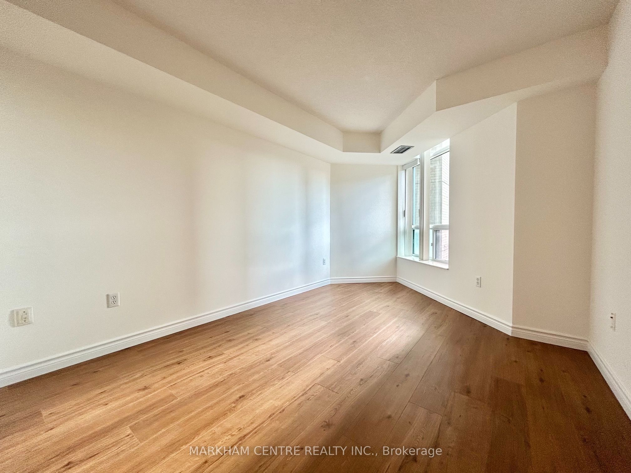 18 Pemberton Avenue S 901 Property Photo 13