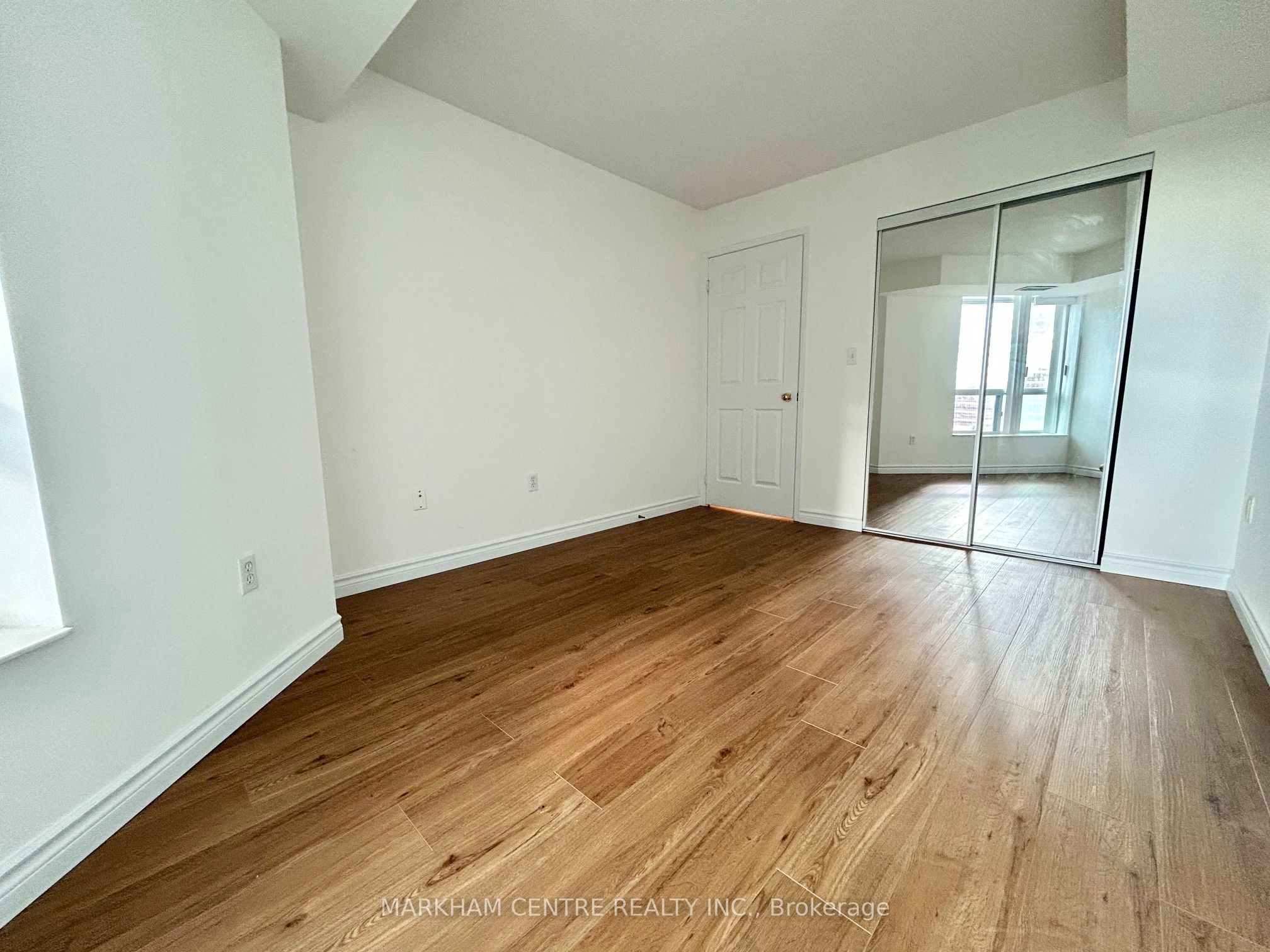 18 Pemberton Avenue S 901 Property Photo 16