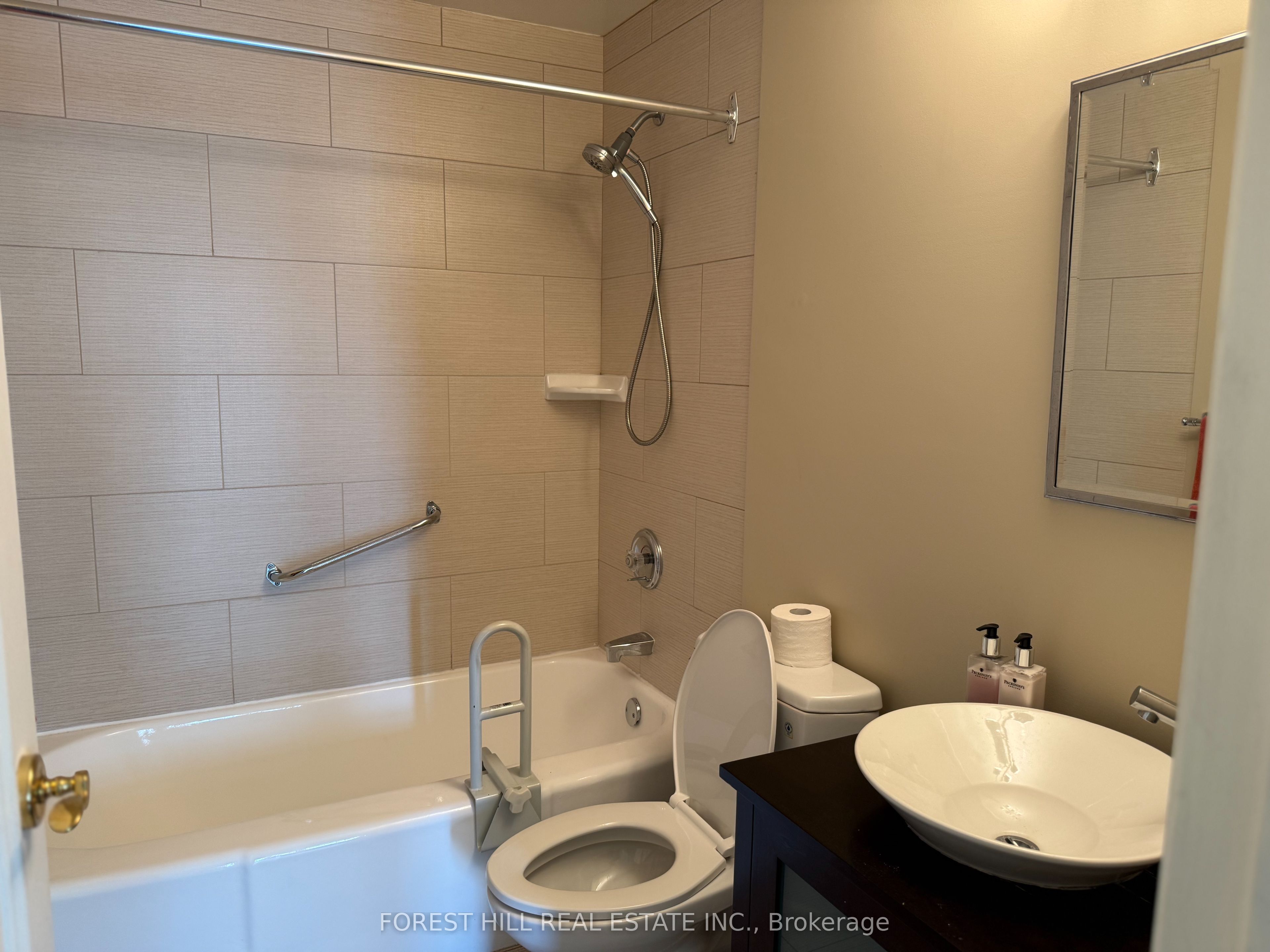 500 Avenue Road 405 Property Photo 8