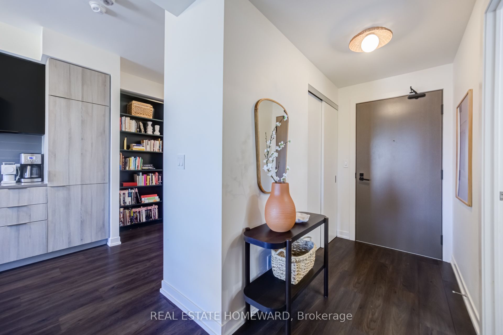223 St Clair Avenue W 309 Property Photo 2