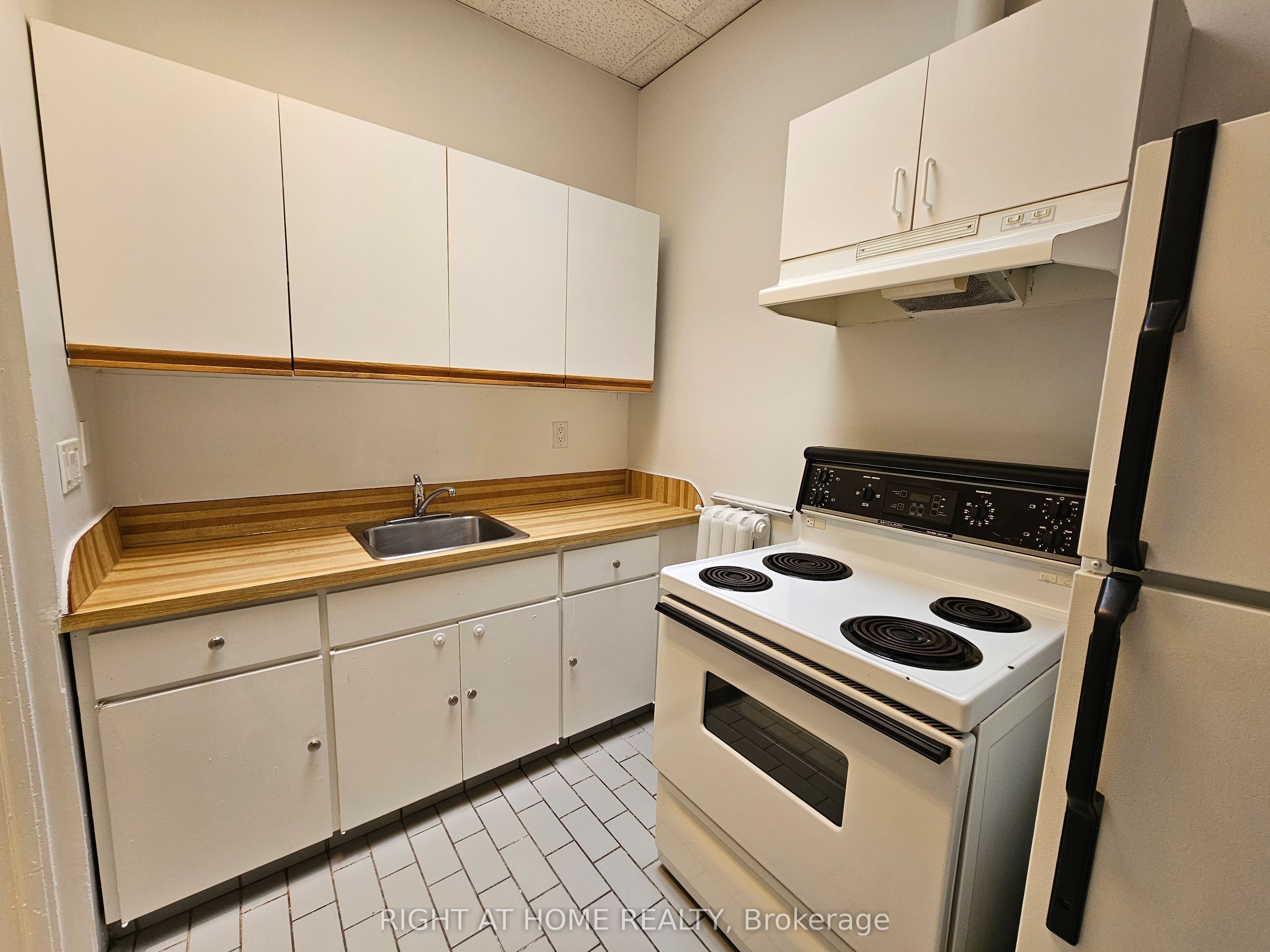 516 Yonge Street 6 Property Photo 3