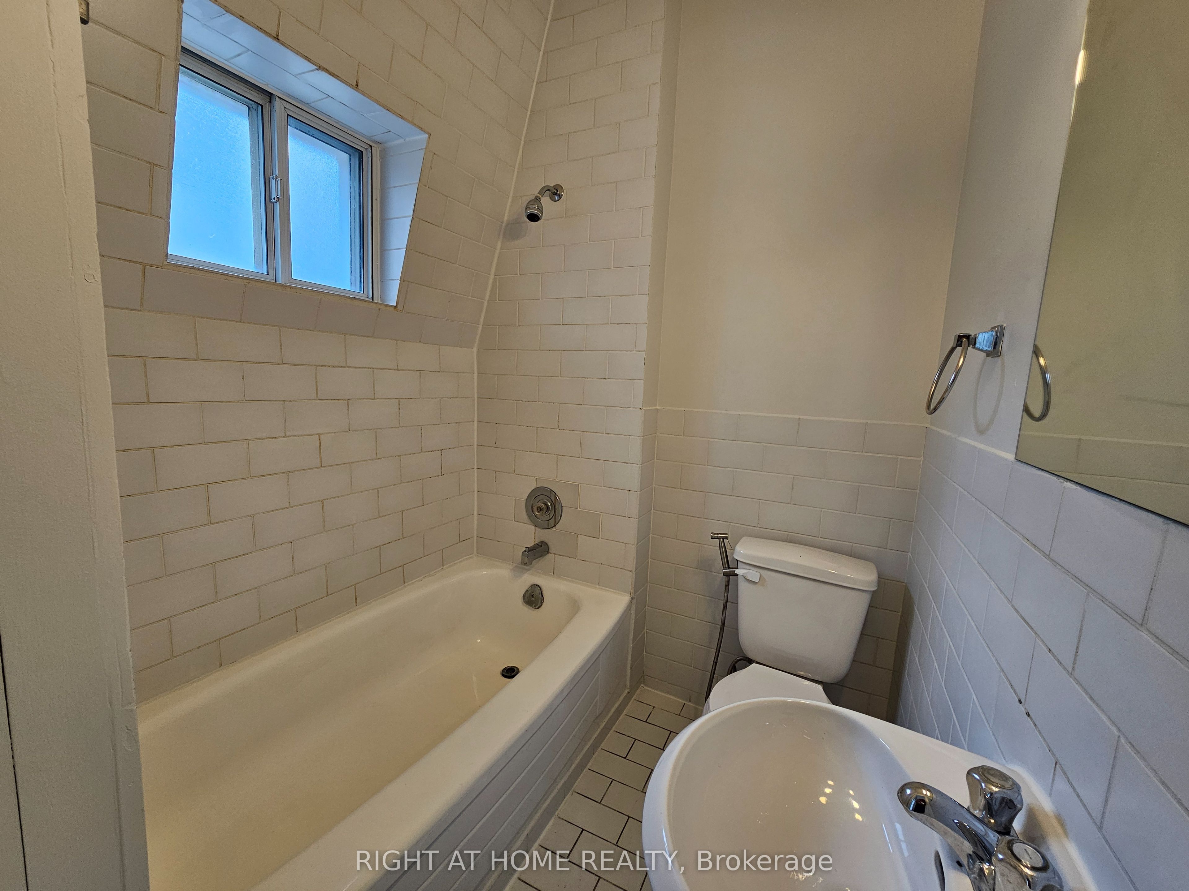516 Yonge Street 6 Property Photo 17