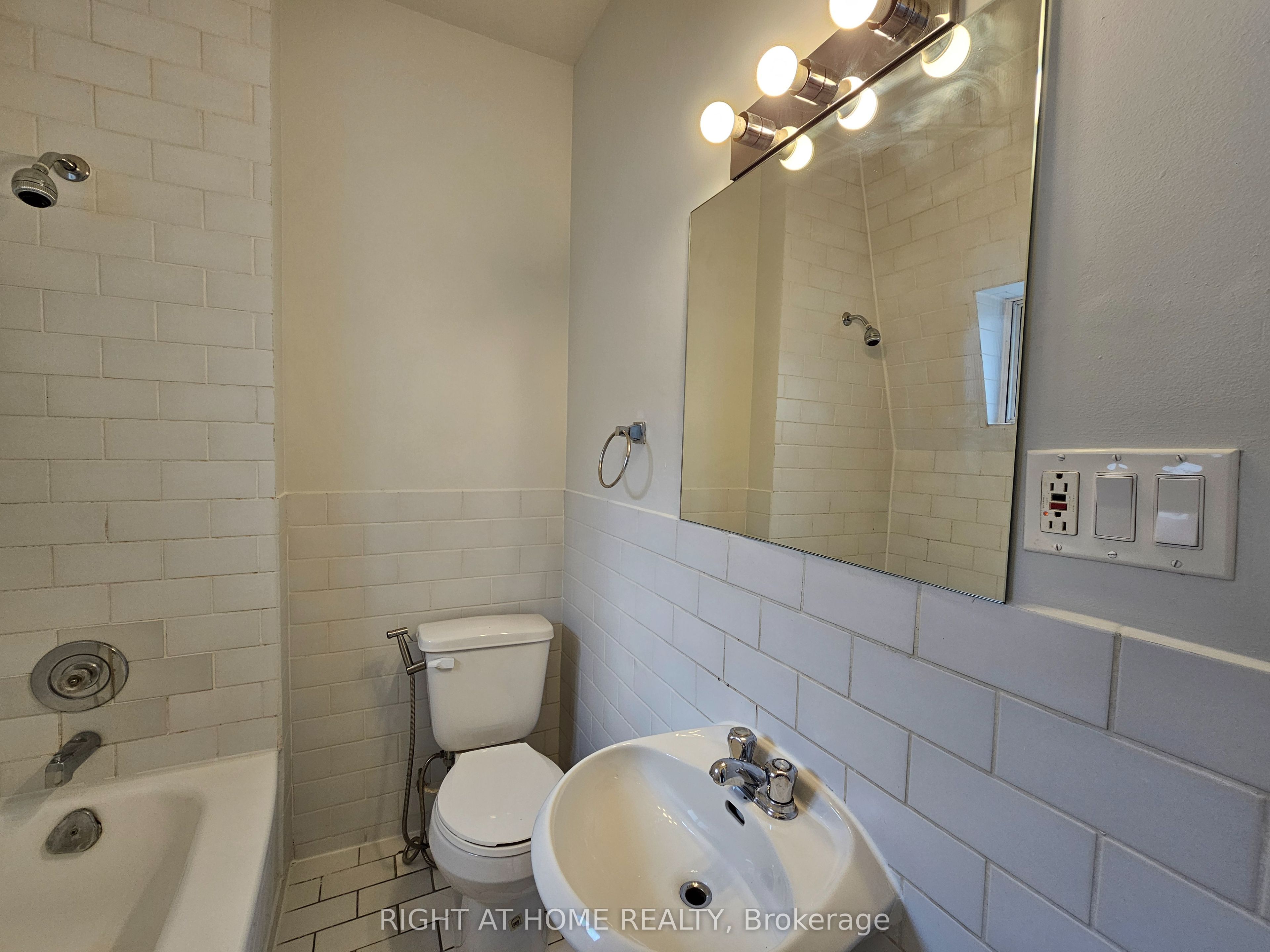 516 Yonge Street 6 Property Photo 18