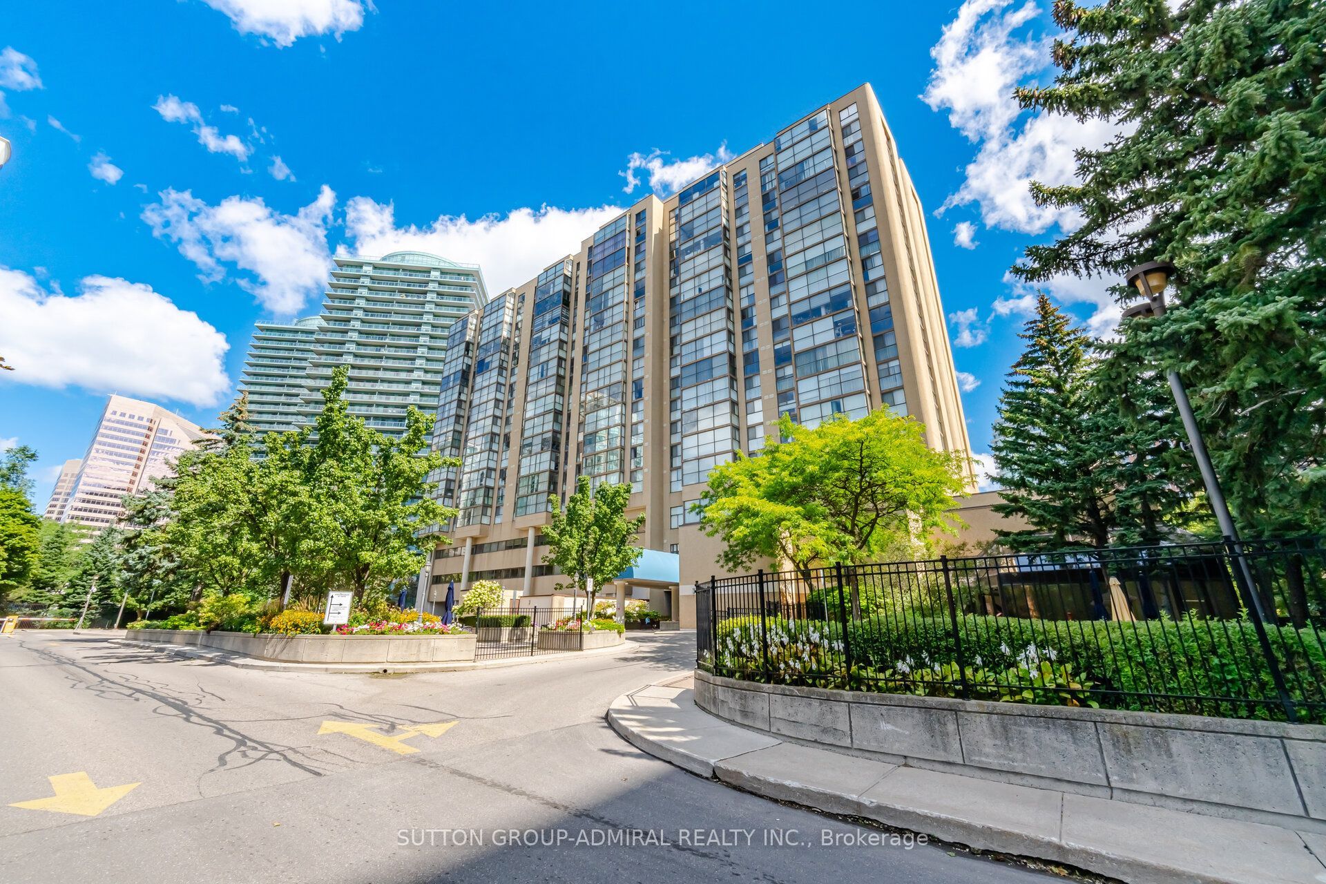 5460 Yonge Street 501 Property Photo 1