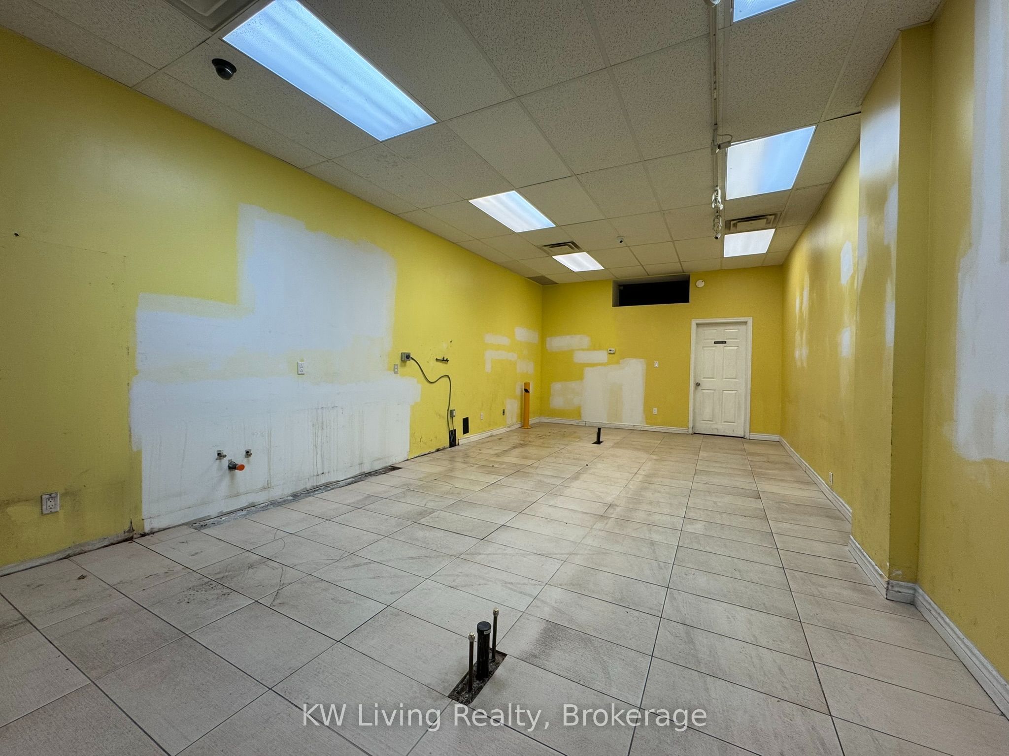 660 1/2 Bloor Street W Main Property Photo 2